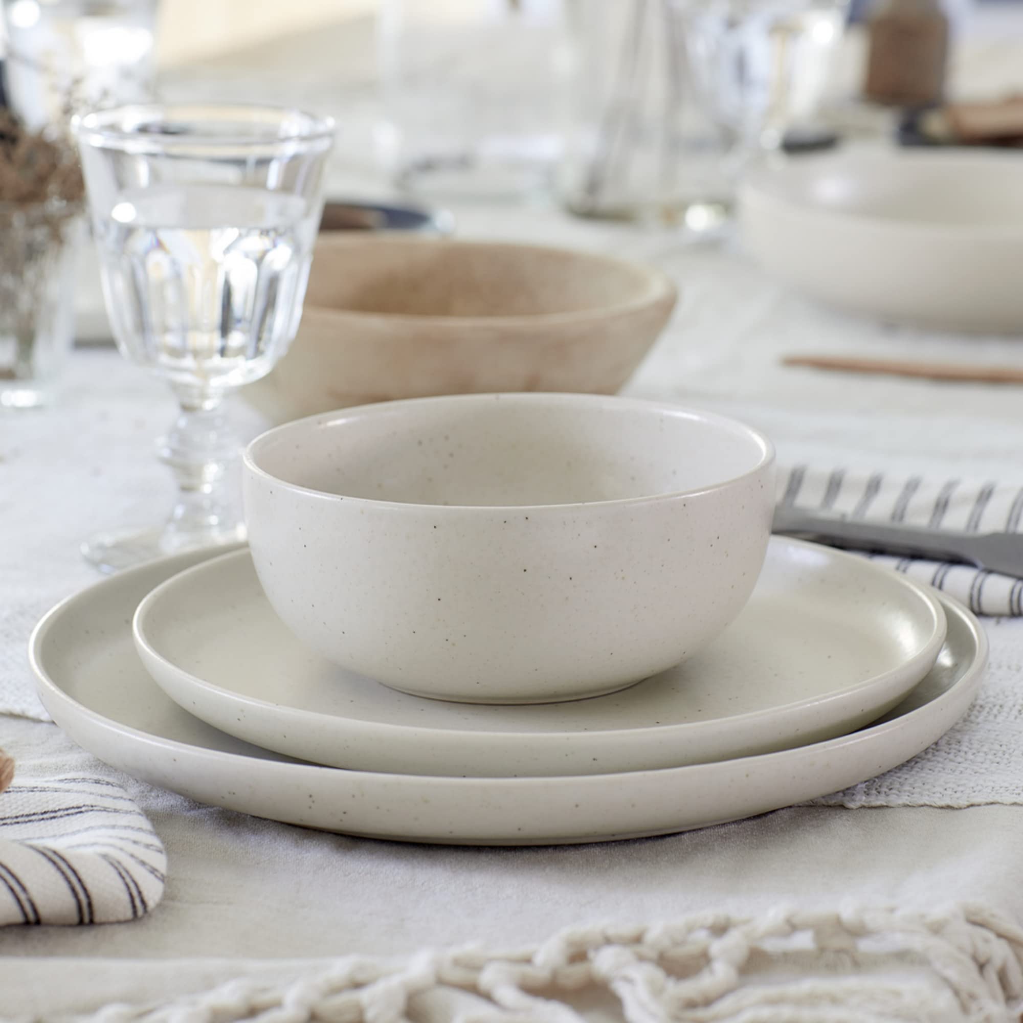 **Casafina Ceramic Stoneware 18-Piece Dinnerware Set for 6 - Includes Plates, Bowls & Mugs | Pacifica Collection in Vanilla | Microwave & Dishwasher Safe | Restaurant Quality Tableware | Perfect for Family Dinners, Entertaining & Everyday Use**