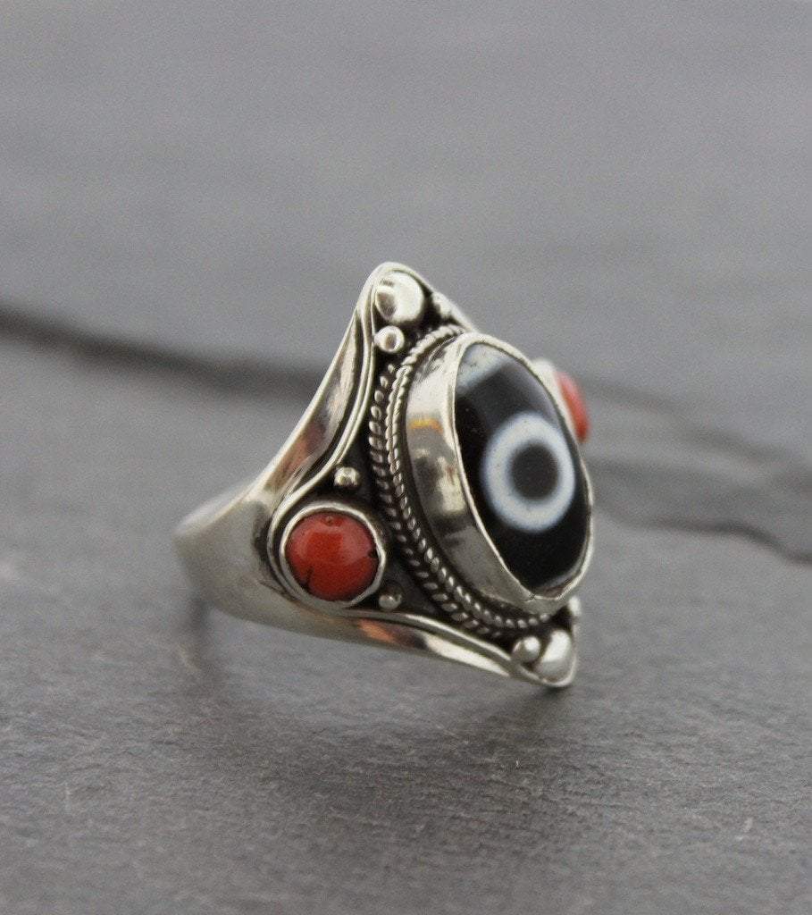 Natural Agate Dzi Bead and Coral Gemstone Ring for Women - Tibetan Style Spiritual Jewelry for Meditation, Healing, and Fashion Accessories