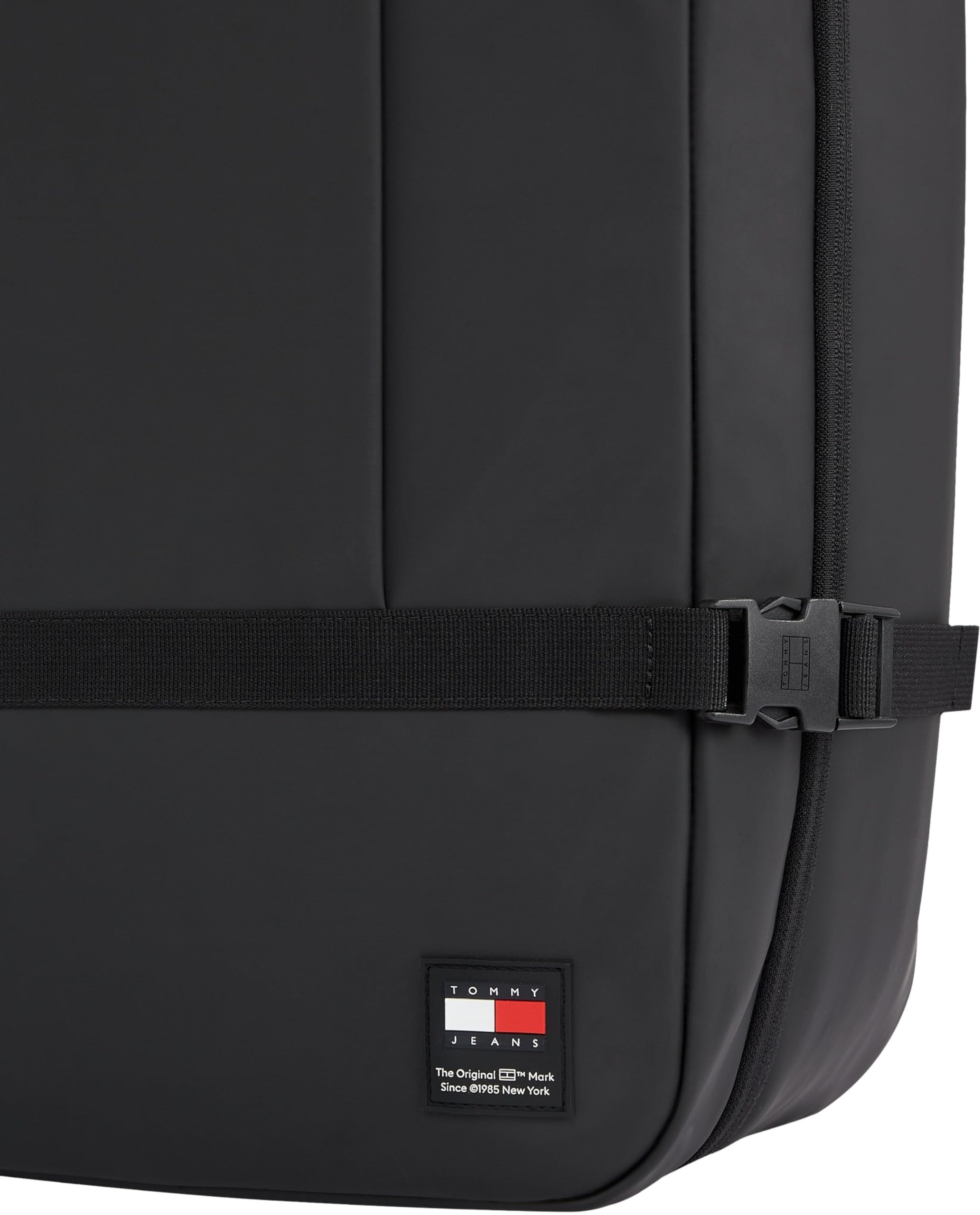 Tommy Jeans Men's Daily Backpack - Lightweight Travel Backpack for Work, Gym & College - Black Carry-On Cabin Luggage - Perfect for Business Trips & Weekend Getaways