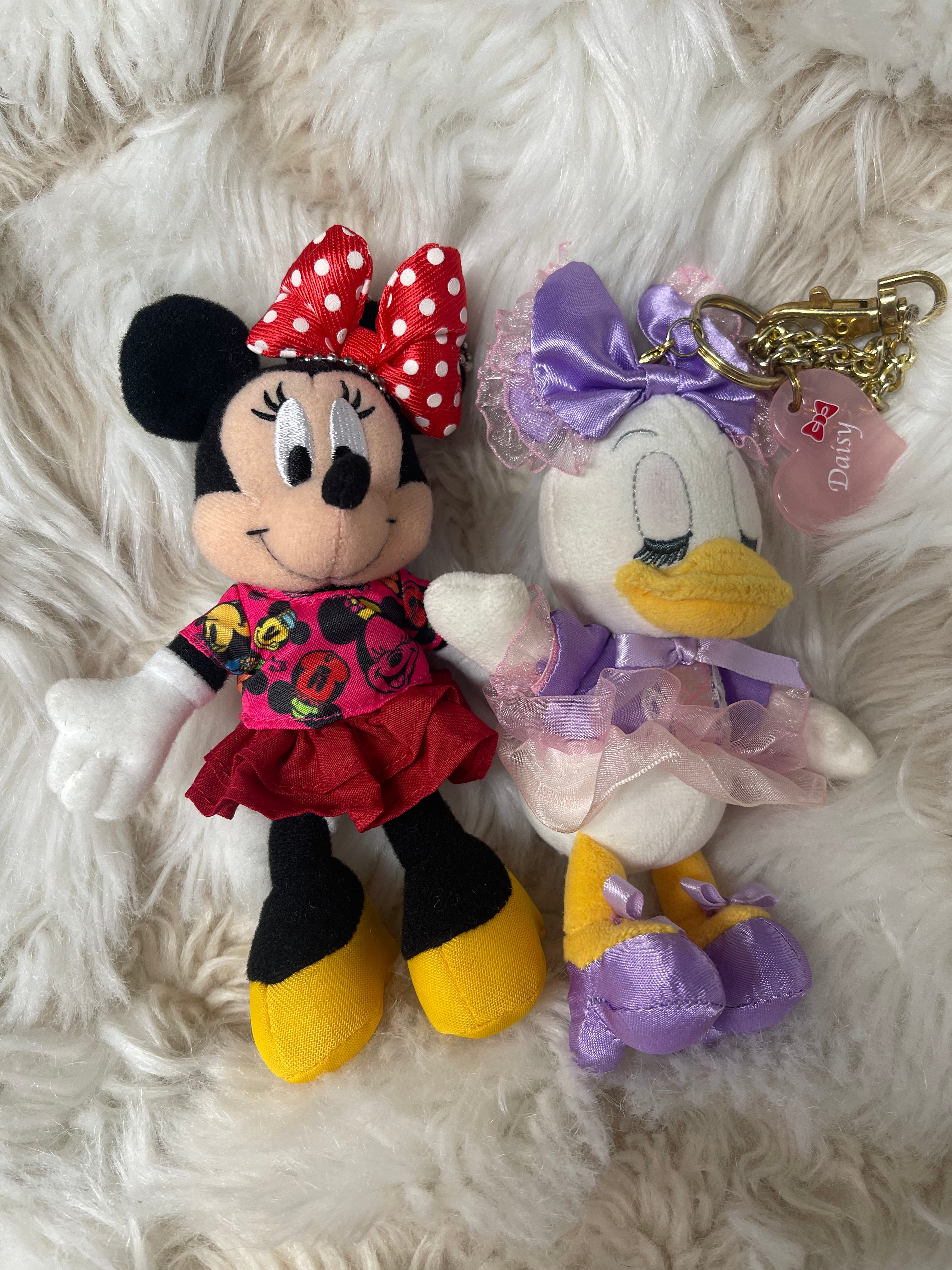 Tokyo Disney Keychain Plush - Minnie Mouse & Daisy Duck, Cute Disney Character Keyrings for Bags, Backpacks, Gifts & Collectibles