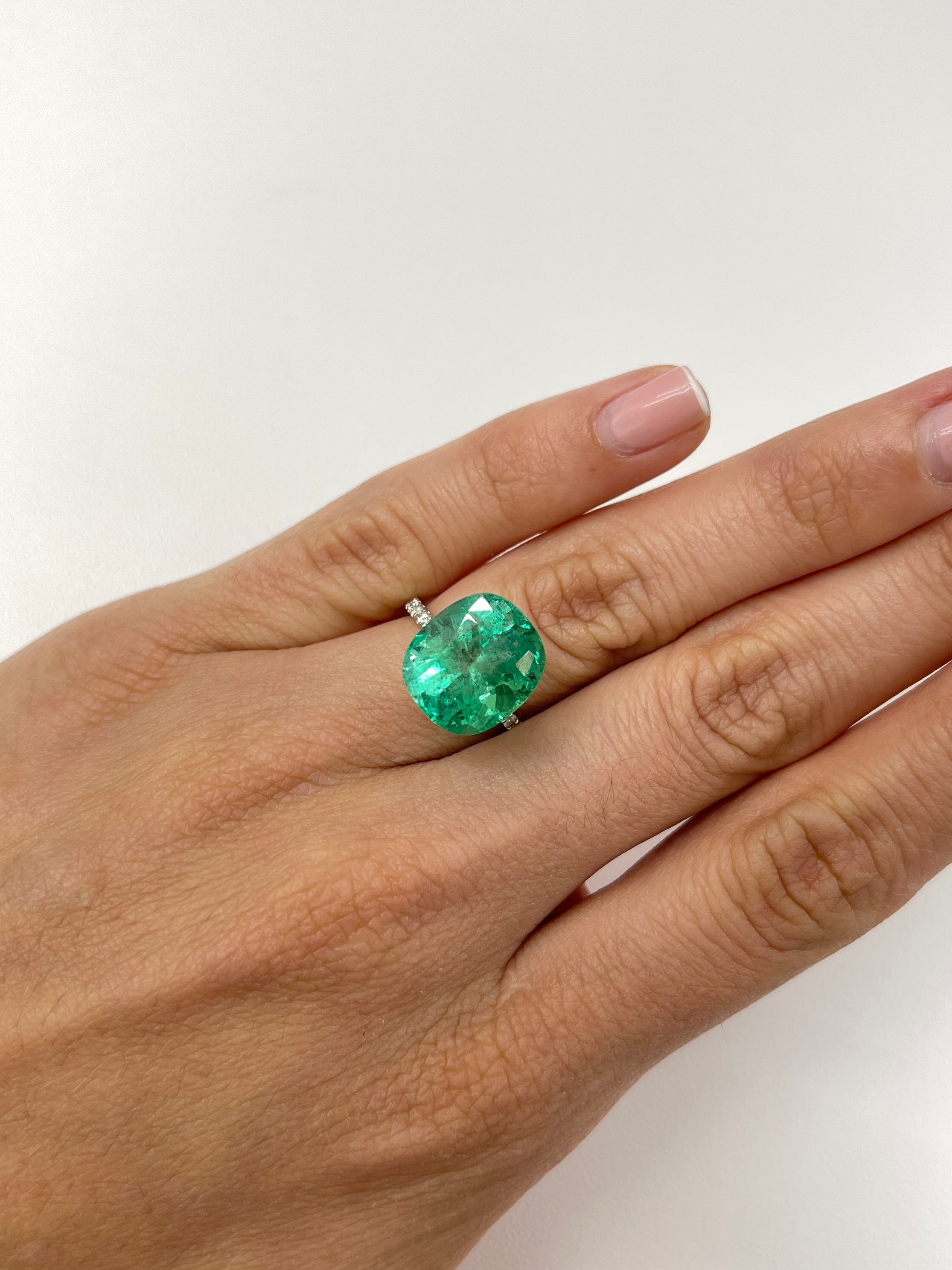 9.89 Carat 14x12mm Spring Green Natural Loose Colombian Emerald Cushion Cut Gemstone for Jewelry Making, Engagement Rings & Luxury Gifts