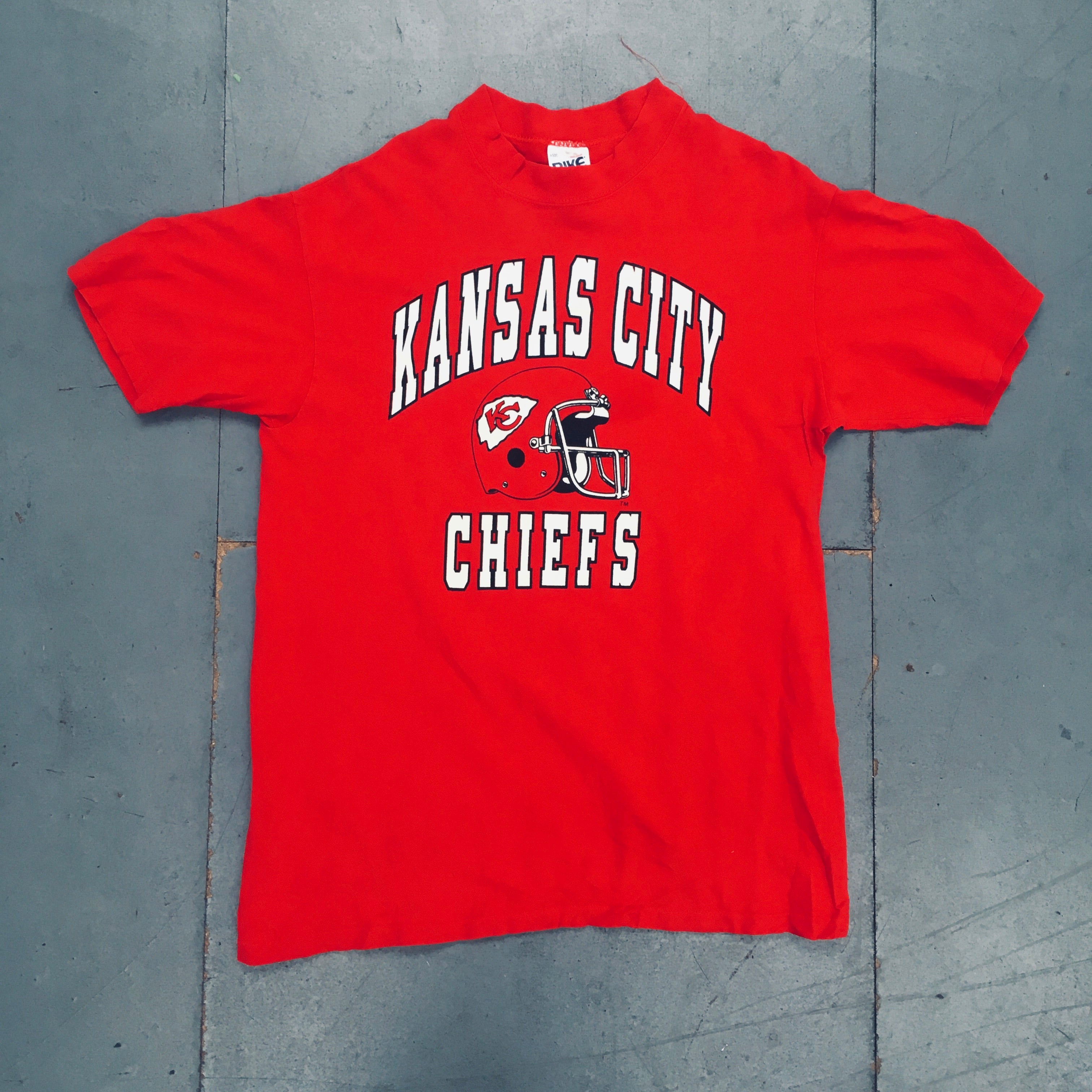 Kansas City Chiefs 1990s Spellout Vintage T-Shirt (Large) – Perfect for Game Day, Tailgating & Retro Sports Fashion