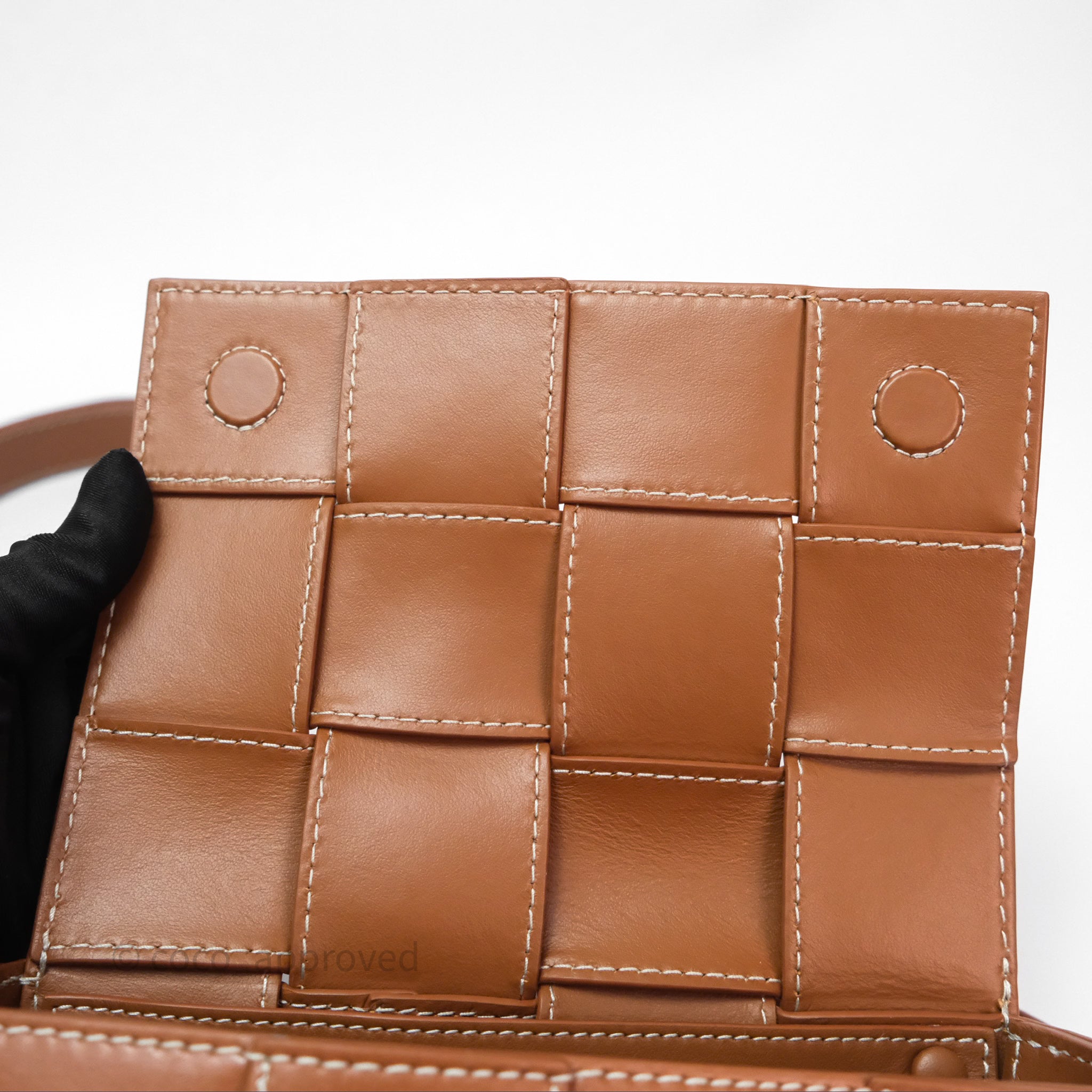 Bottega Veneta Cassette Belt Bag - Intreccio Calfskin Leather Crossbody Bag in Wood/Natural - Perfect for Everyday Wear & Travel Accessories