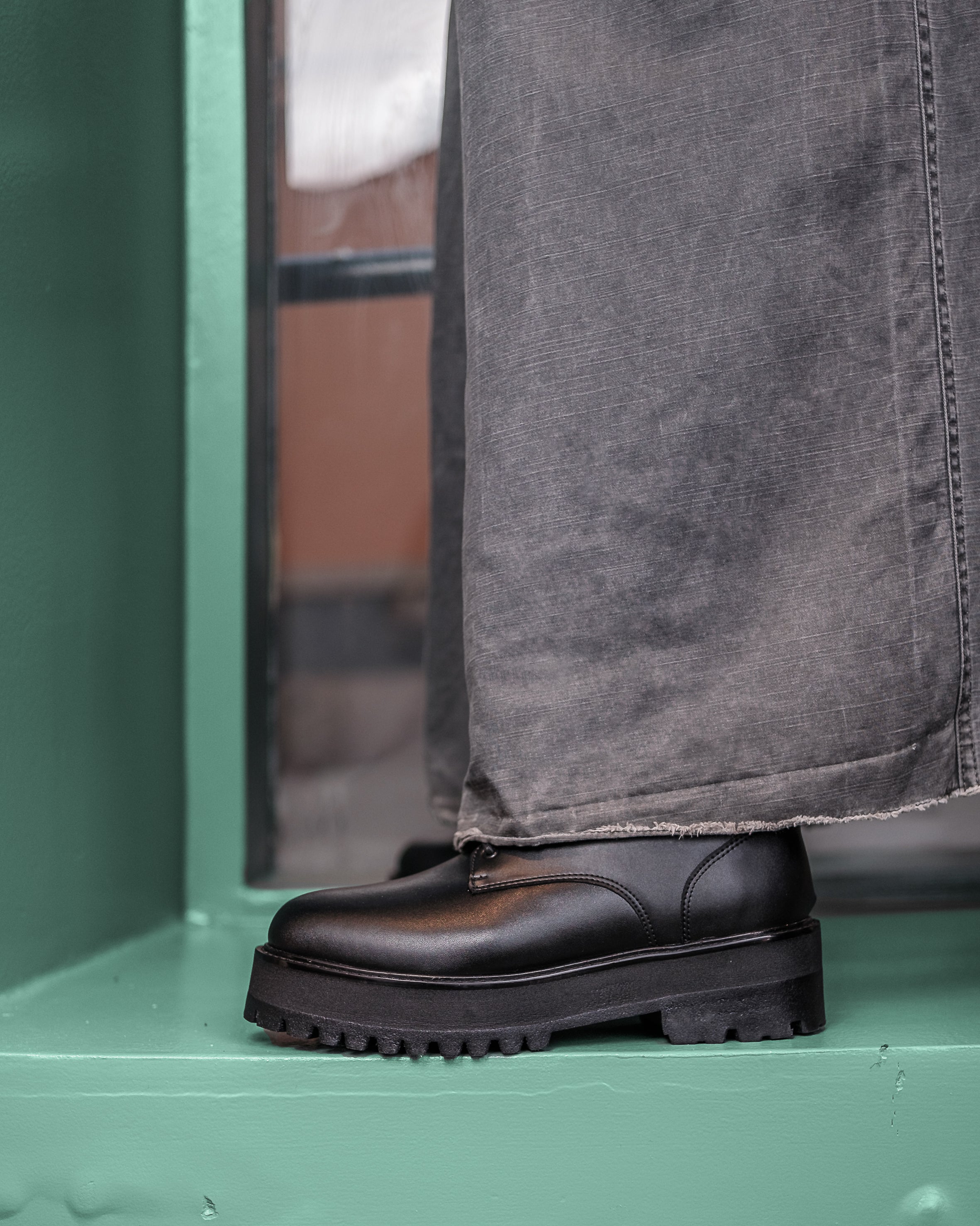 Farah Chunky Derby Shoes with Green Laces - Stylish Men's Casual & Dress Shoes for Office, Dating & Everyday Wear