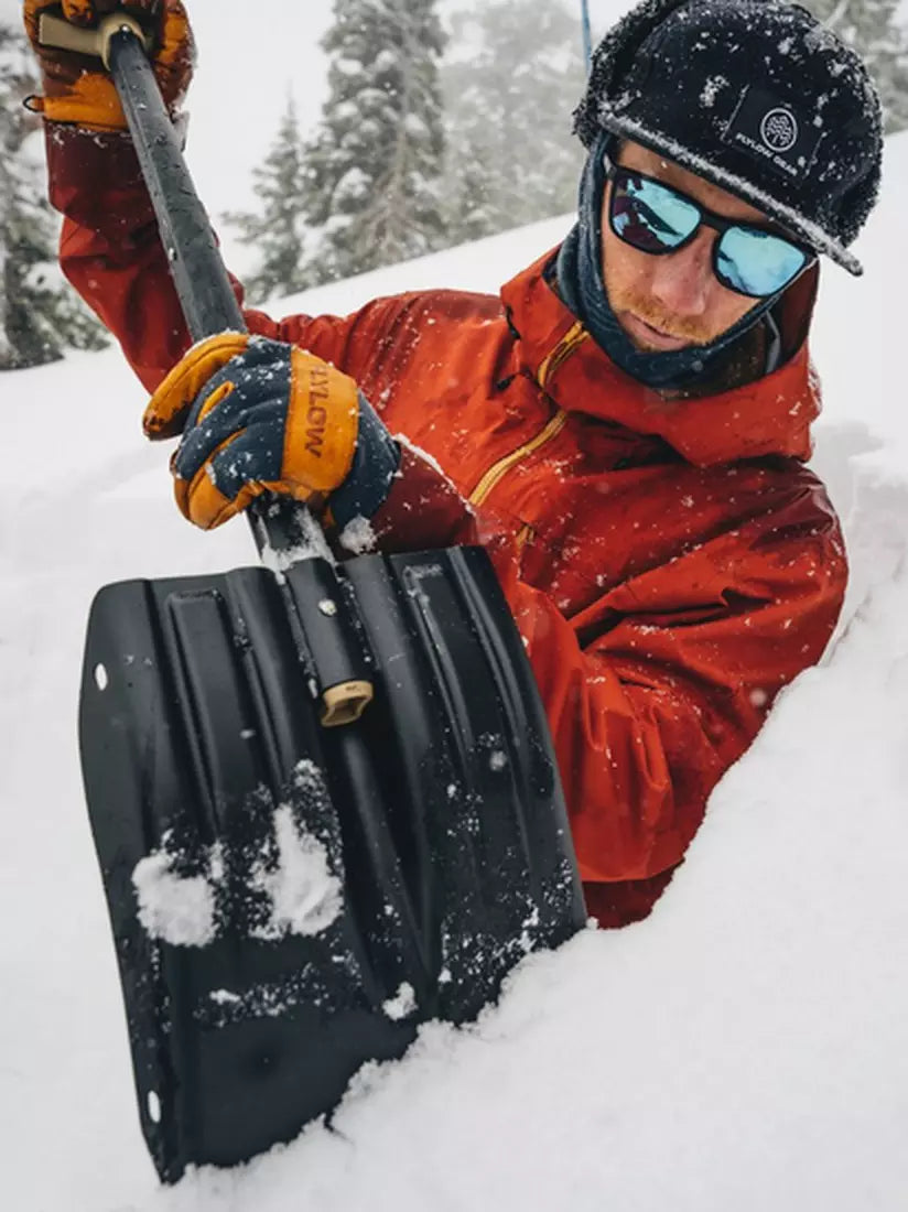 BCA Dozer 2T S Avalanche Shovel - Lightweight Aluminum Snow Shovel for Backcountry Skiing, Snowboarding & Winter Survival Gear - Perfect for Emergency Car Kits & Off-Road Adventures