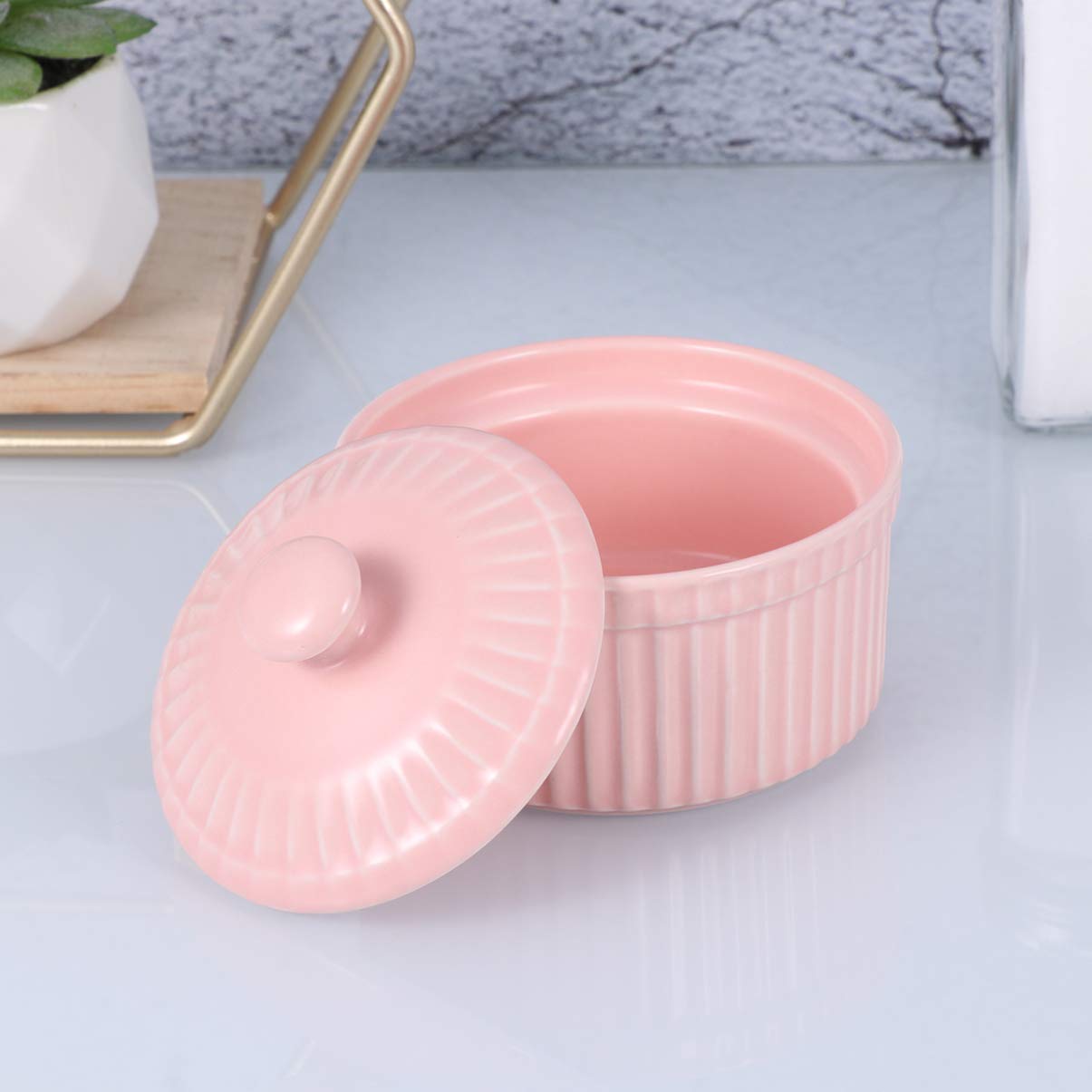Cabilock Porcelain Ramekins with Lid - 4oz Small Baking Dishes for Desserts, Custard, Pudding & Creme Brulee - Pink Ceramic Dipping Bowls for Kitchen, Restaurant & Party Serving