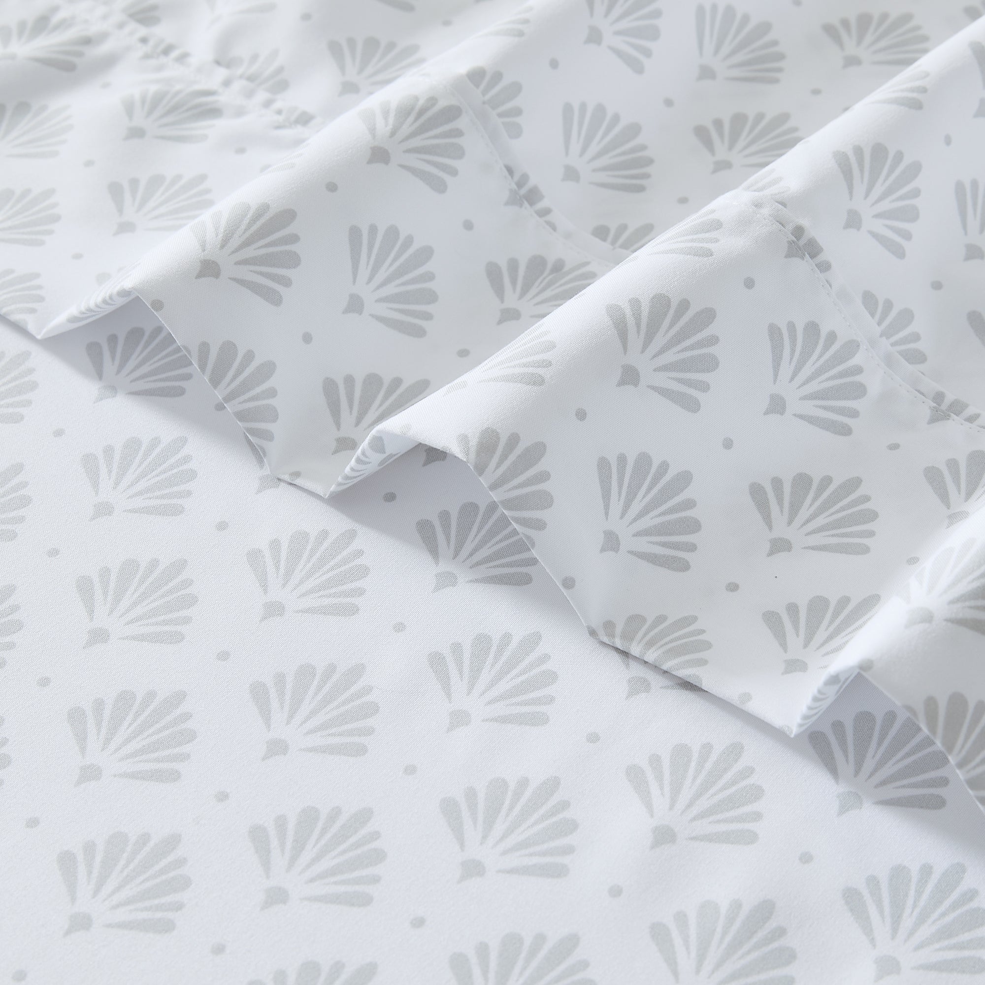 Premium Scallop Edge Fan Pattern Bed Sheet Set - Queen Size, 100% Cotton, Breathable & Soft for Ultimate Comfort - Perfect for Master Bedrooms, Guest Rooms & Cozy Home Decor