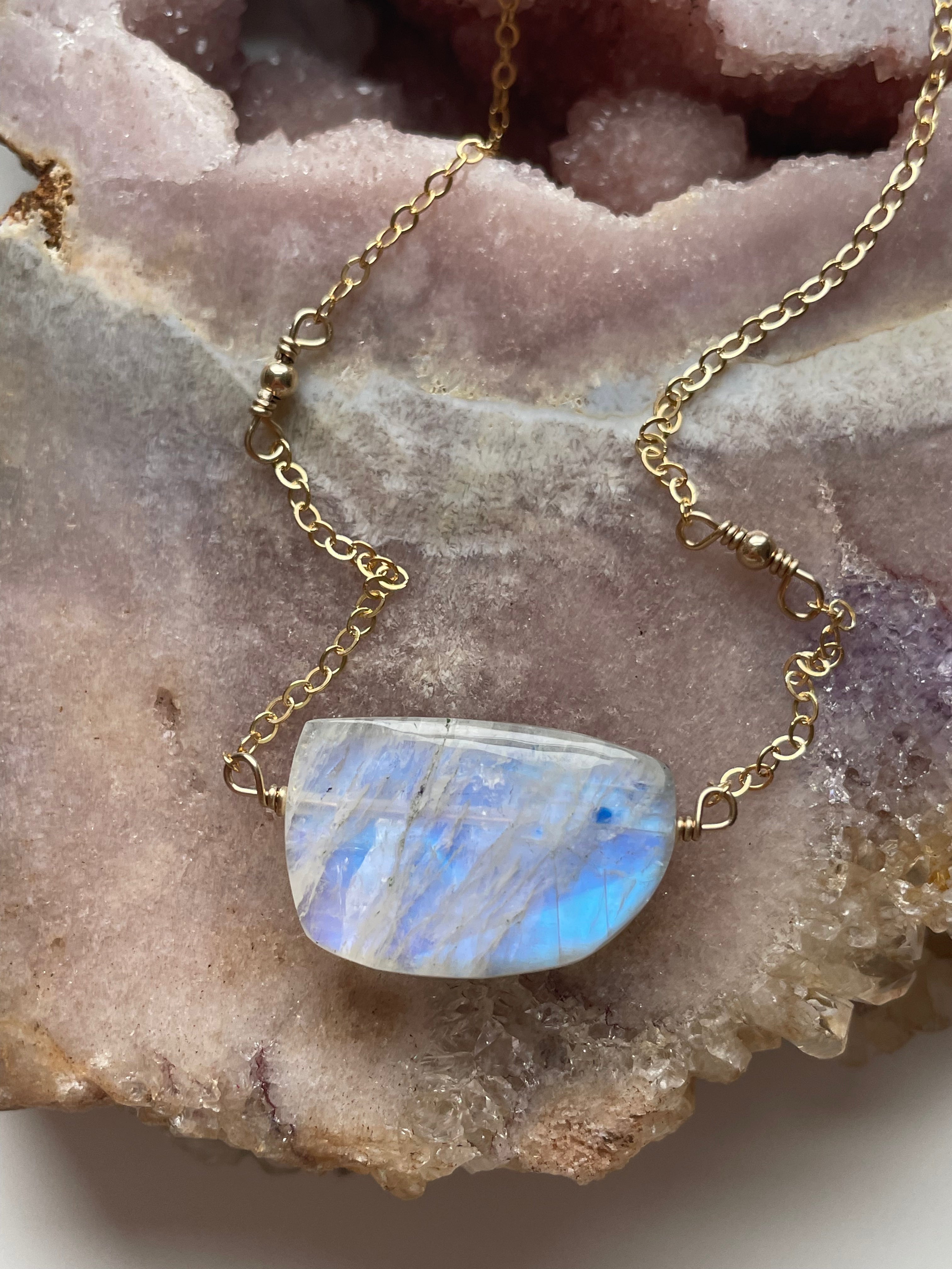 Moonstone Pendant Necklace - Natural Gemstone Jewelry for Women, Healing Crystal Gift for Birthday & Anniversary - Perfect for Meditation, Yoga & Spiritual Practices