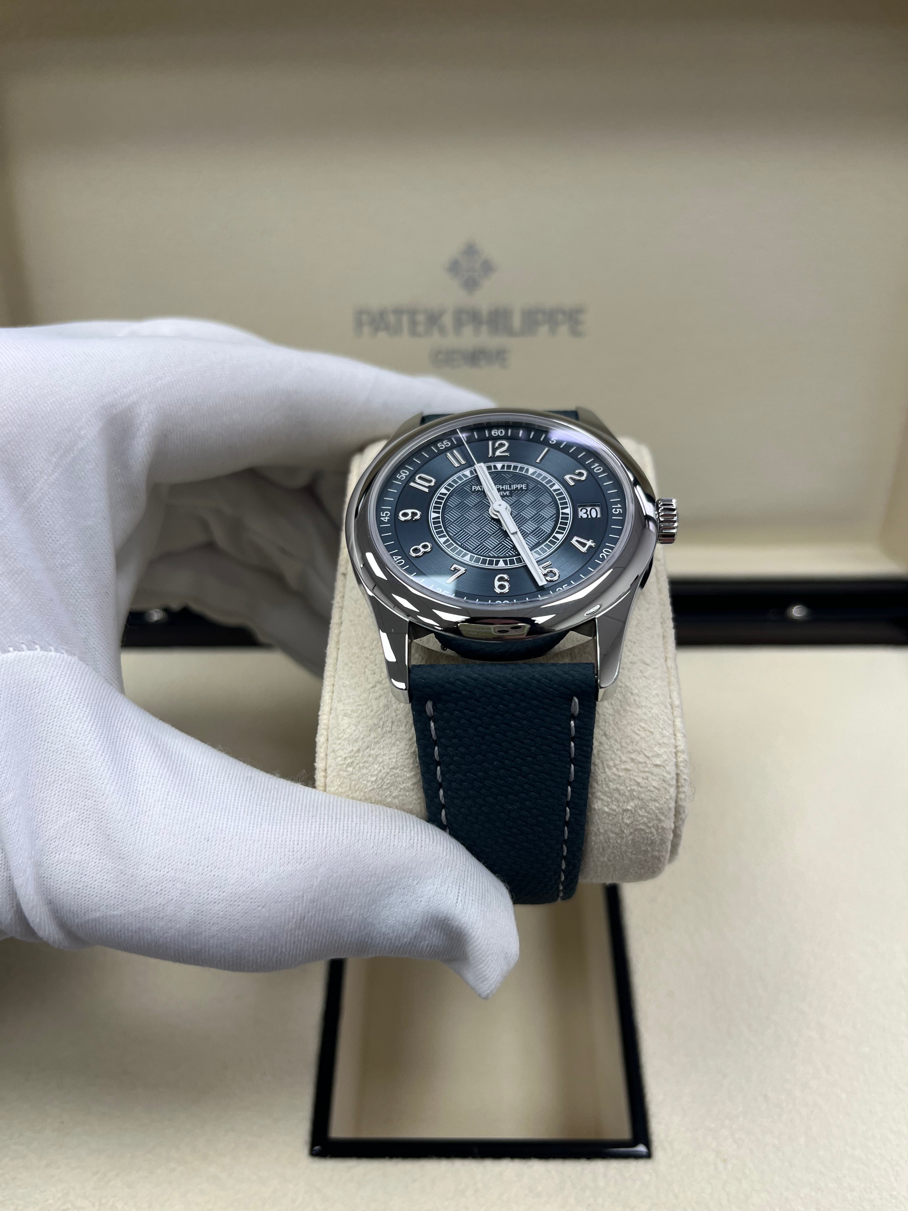 Patek Philippe Calatrava 6007A-001 Limited Edition Men's Luxury Watch - Perfect for Business Meetings, Formal Events & Collector's Showcase