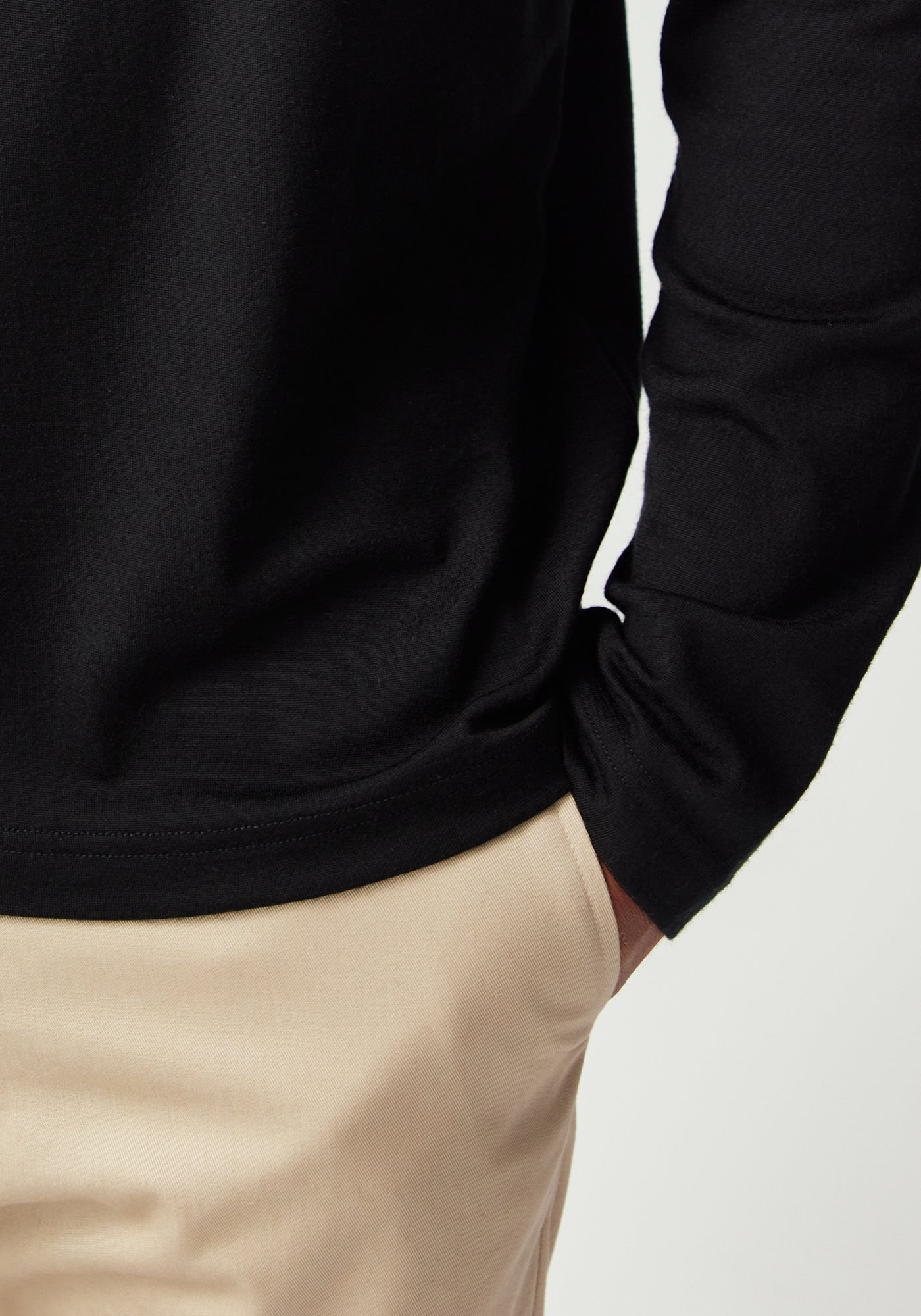 Classic Mountainsilk Crew Neck Sweater for Men & Women - Soft & Warm Winter Knitwear for Casual Outfits & Outdoor Adventures