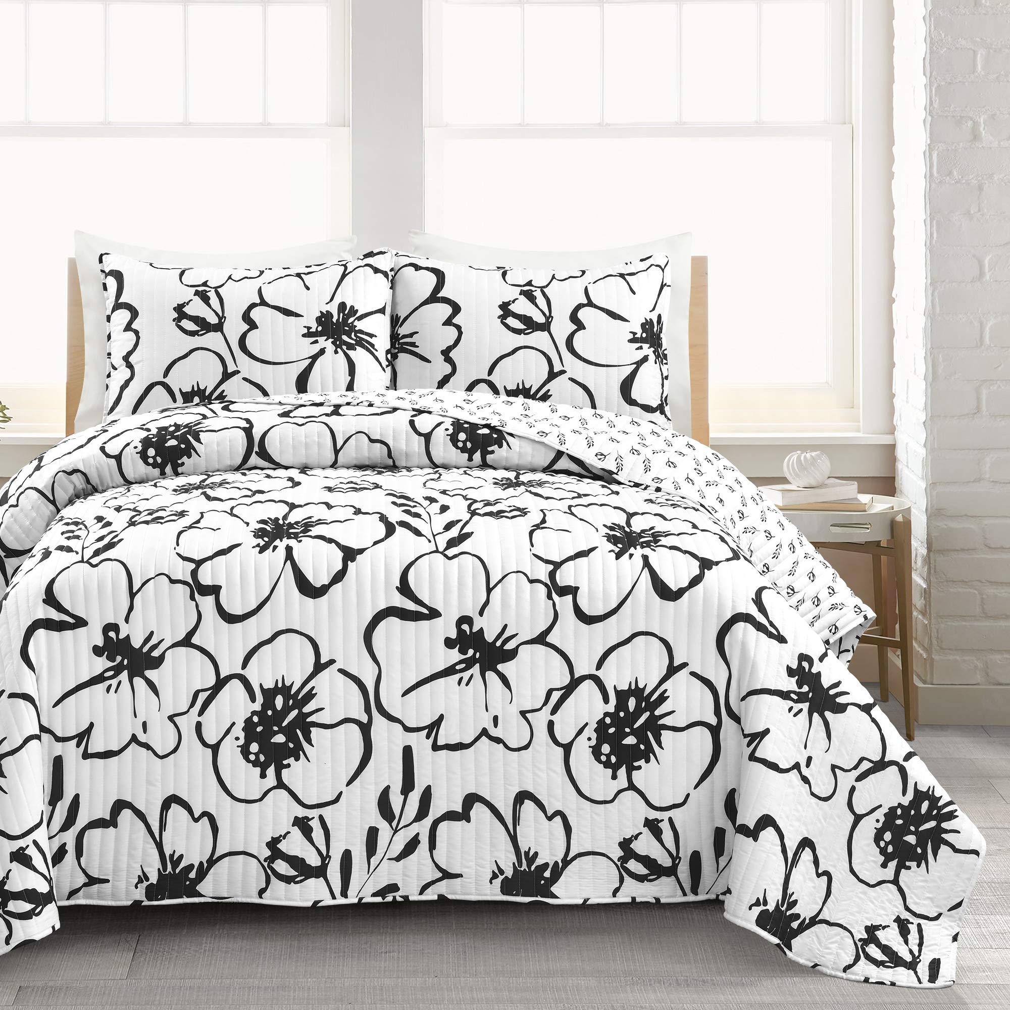 Lush Decor Scandinavian Floral 3-Piece Quilt Set King Size - Black & White Modern Bedding for Master Bedroom & Guest Room