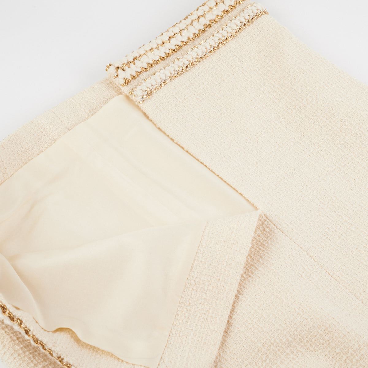 Chanel Ivory Pencil Skirt Women's Size 36 (US 6) - Elegant Office Wear & Cocktail Party Dress