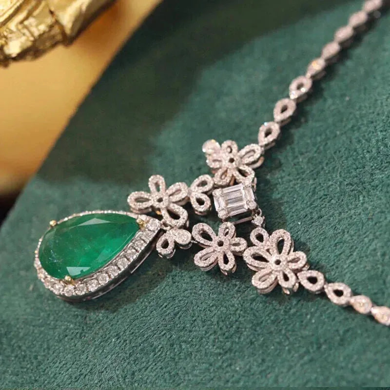 18K White Gold Natural Emerald & Diamond Floral Necklace for Women | Elegant Banquet Jewelry Gift | Perfect for Weddings, Galas & Special Occasions