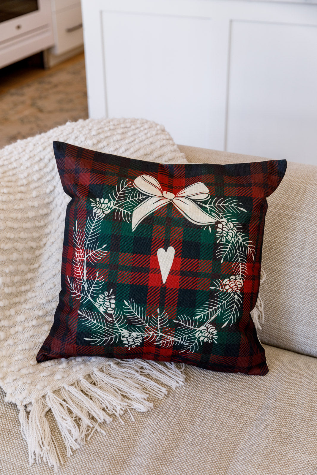 Festive Holiday Wreath Pillow Cover - Christmas Decor Cushion Case for Sofa, Bed & Home Decor - Perfect for Winter Seasonal Home Styling