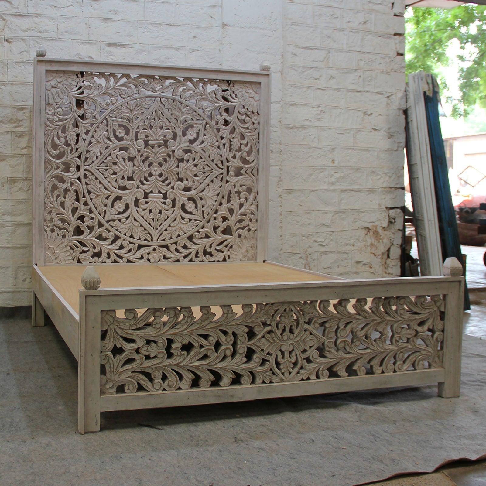 Stylish Dynasty Carved Panel Poster Bed in Whitewash Finish - Perfect for Master Bedroom, Guest Room, and Farmhouse Decor