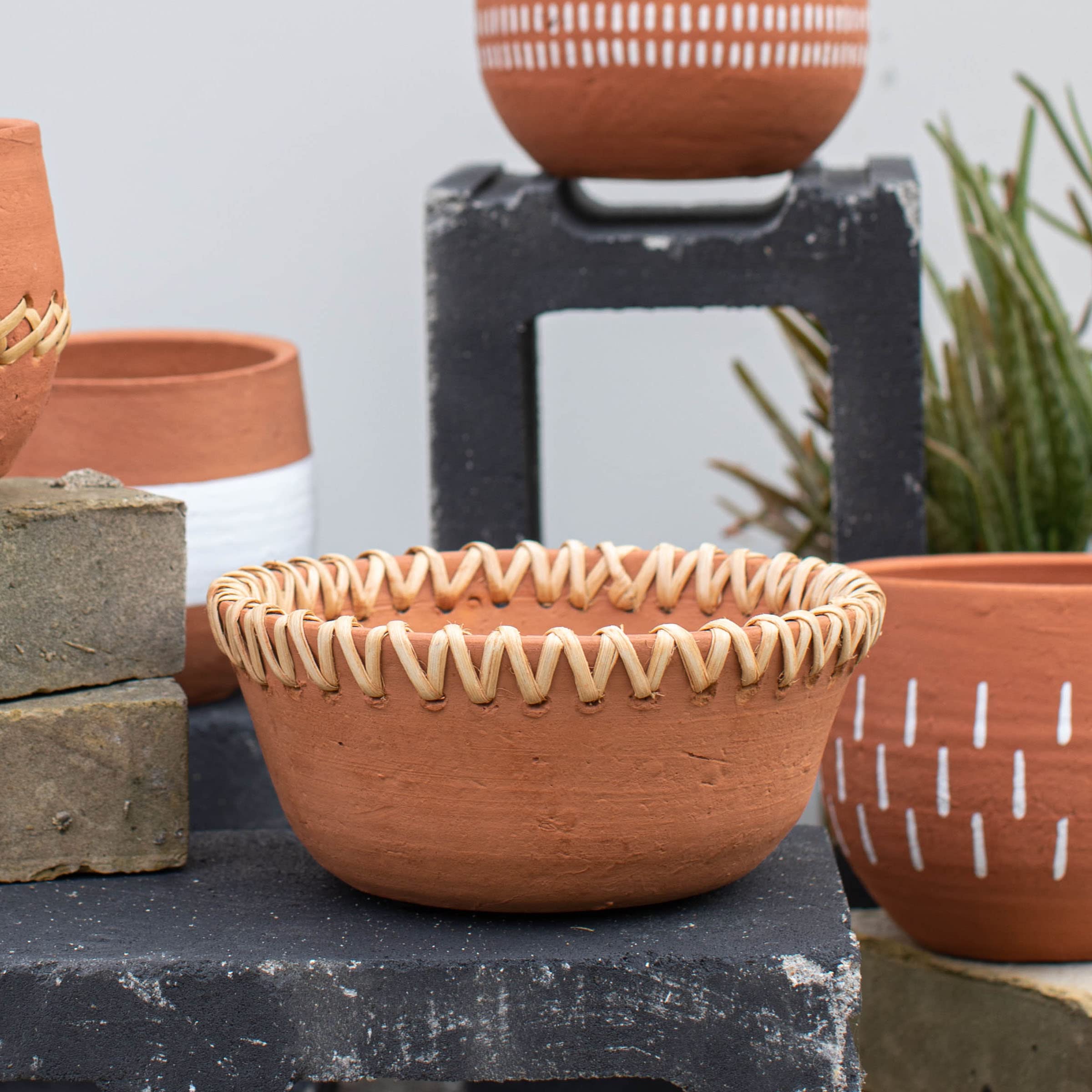 Foreside Home and Garden Terracotta & Cane Weave Bowl - Handmade Decorative Fruit Basket for Kitchen, Dining Table, or Living Room Centerpiece - Perfect for Home Decor and Gift Giving