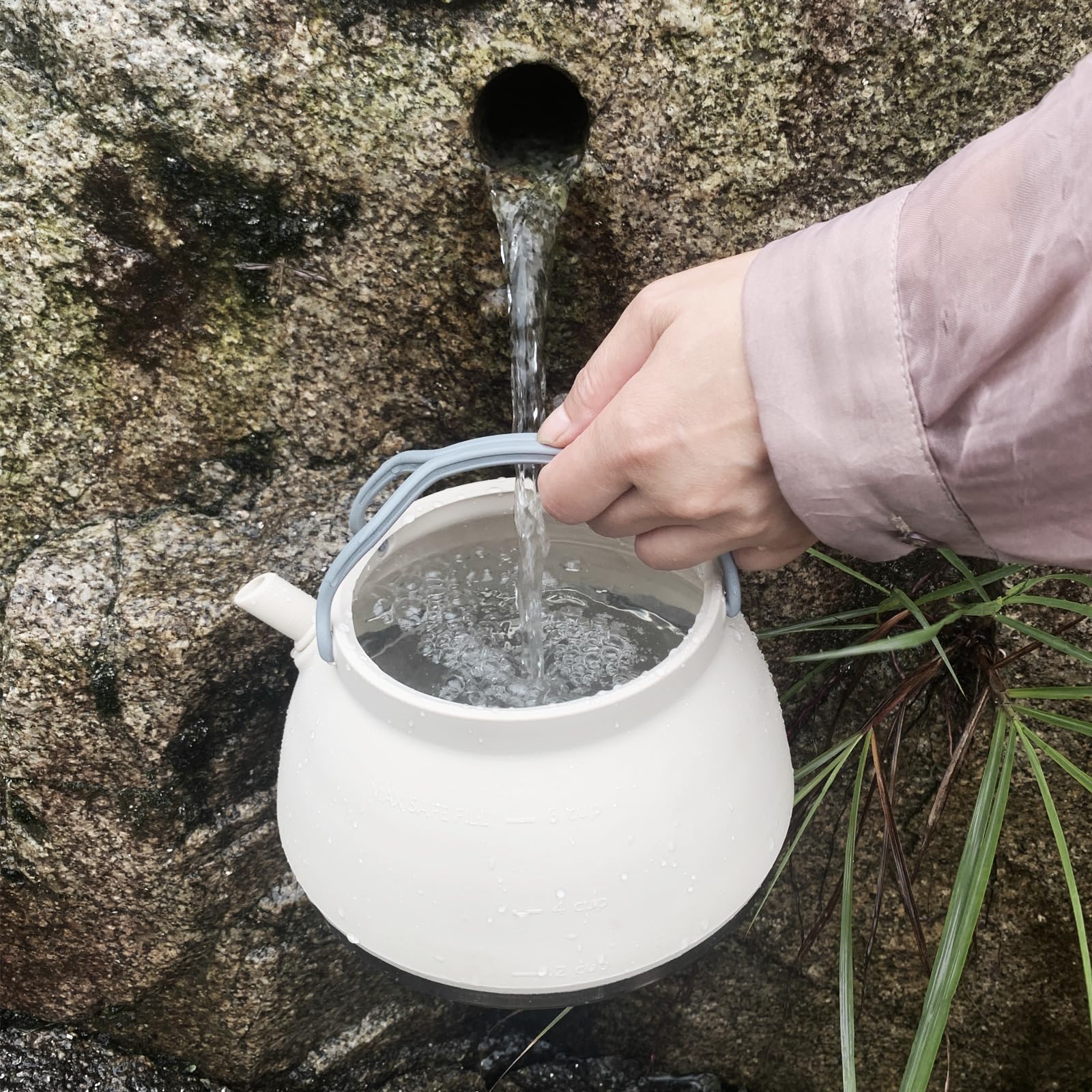 Portable Collapsible Camping Kettle - 1.5L Lightweight Coffee Pot for Hiking, Backpacking, Travel & Outdoor Adventures - Perfect for Camping, Picnics and Emergency Preparedness