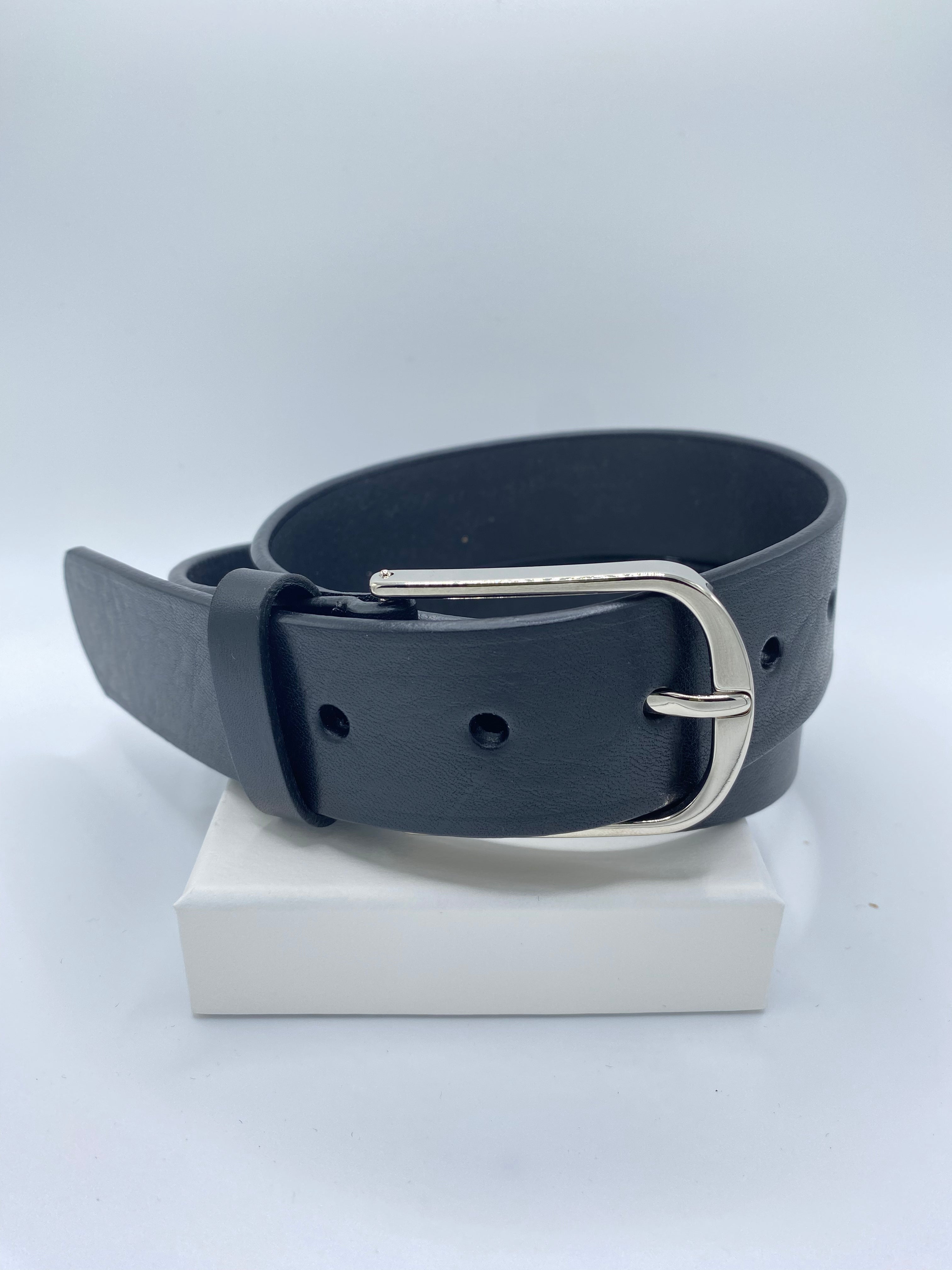 BRAYAN Polished U Buckle Belt for Men - Stylish Leather Dress Belt for Office, Business & Formal Wear