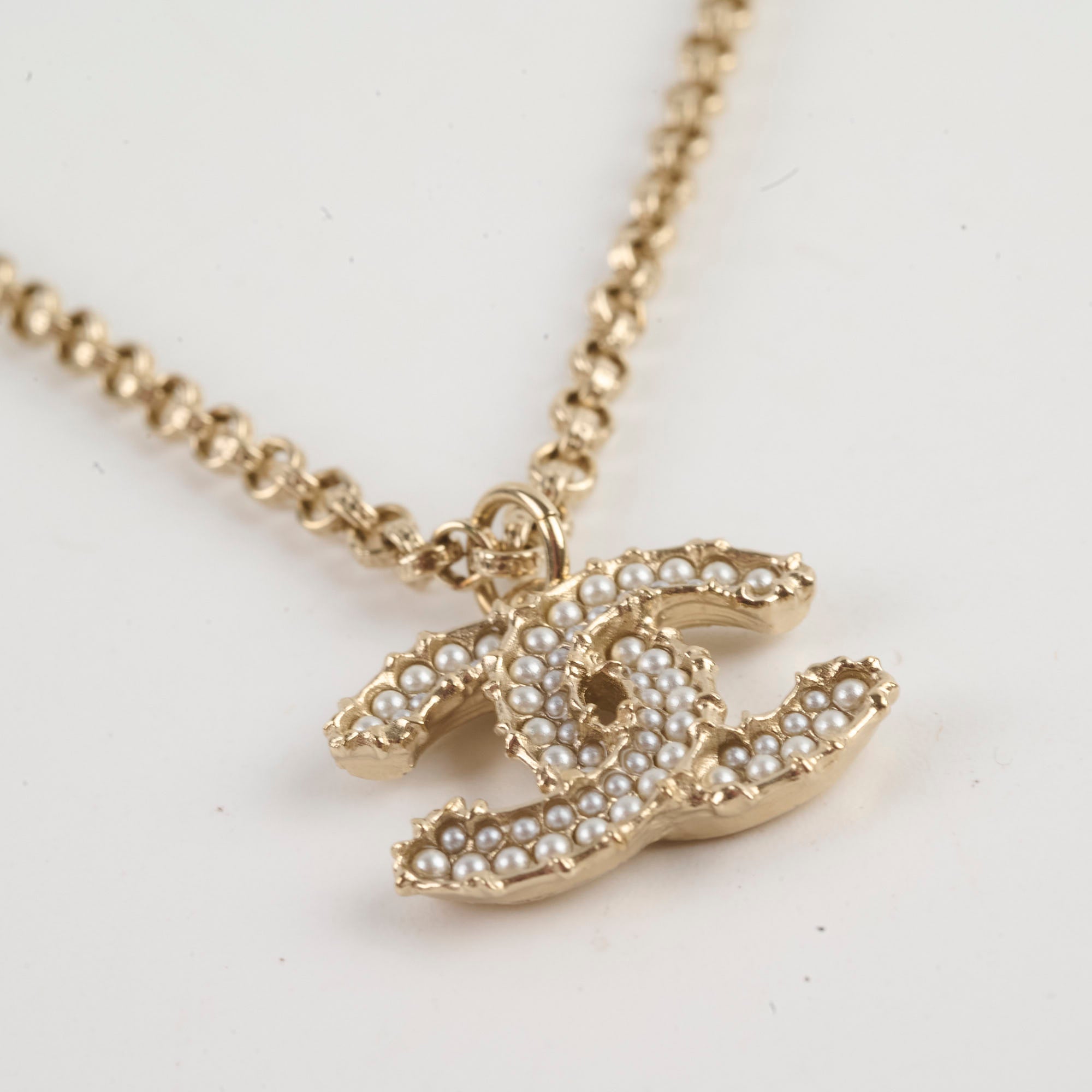 Chanel CC Logo Pearl Necklace - Luxury Fashion Jewelry for Women, Perfect for Parties, Weddings & Special Occasions