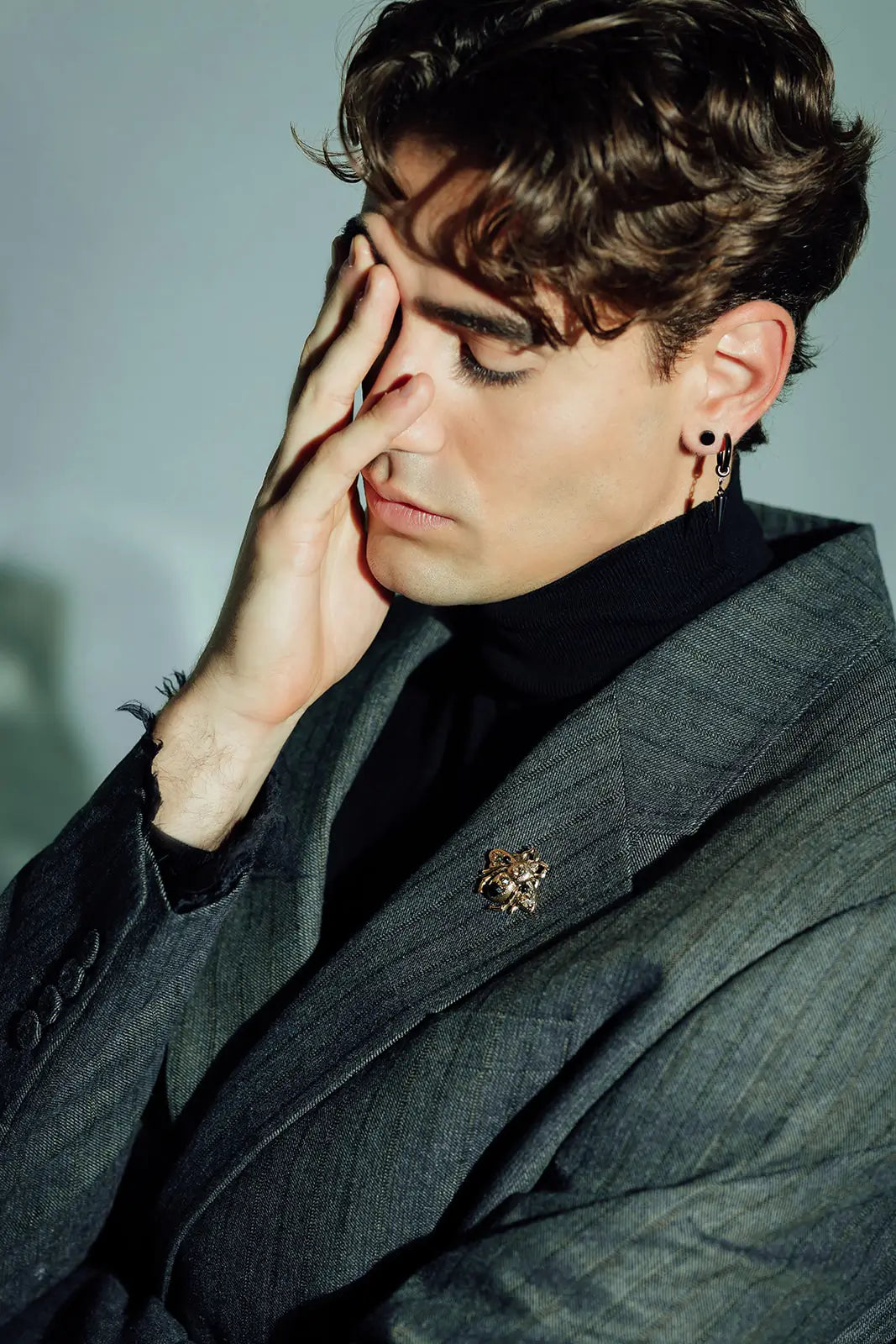 Stylish Dionysus Lapel Pin - Elegant Brooch for Men & Women - Perfect for Suits, Blazers, Weddings & Formal Events