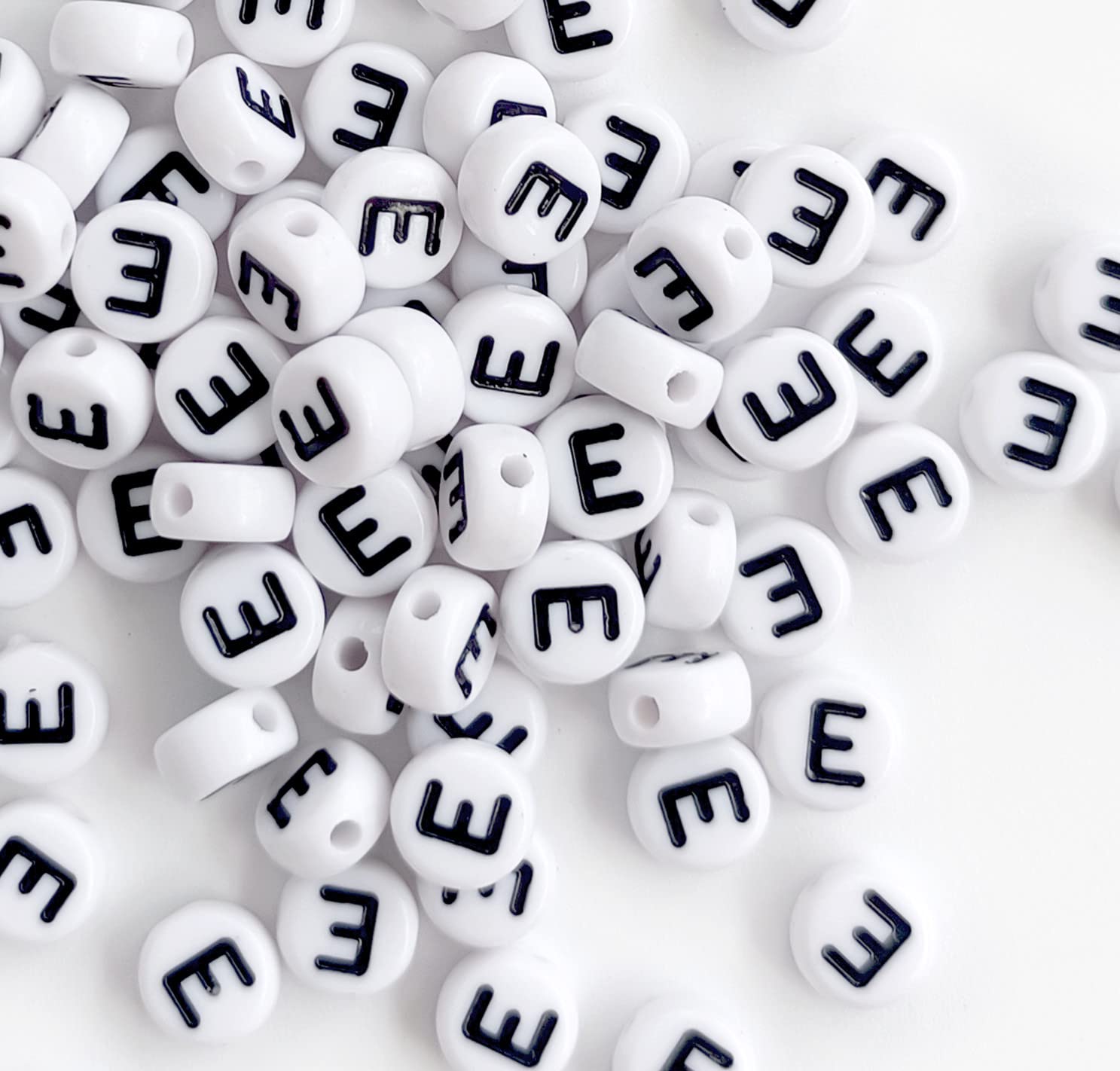 100PCS 4X7mm White Acrylic Alphabet Letter Beads for Jewelry Making - Round Vowel E Beads for DIY Bracelets, Necklaces & Crafts - Perfect for Personalized Jewelry, Scrapbooking & Gift Making