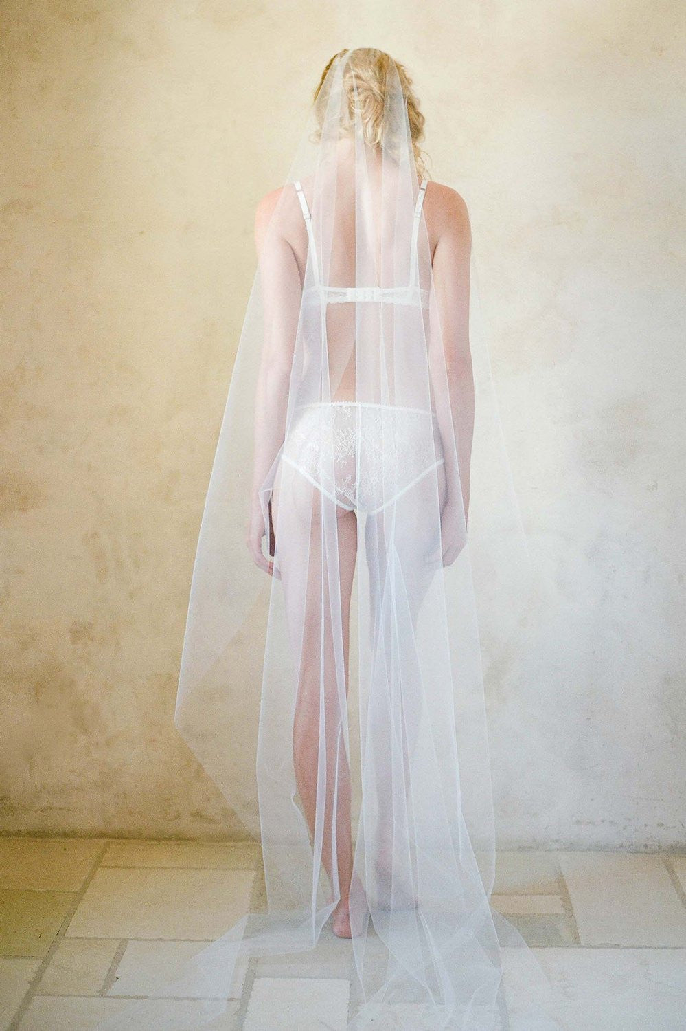 Breeze Single Layer Wedding Veil - Elegant Bridal Accessory for Church Ceremony & Outdoor Weddings