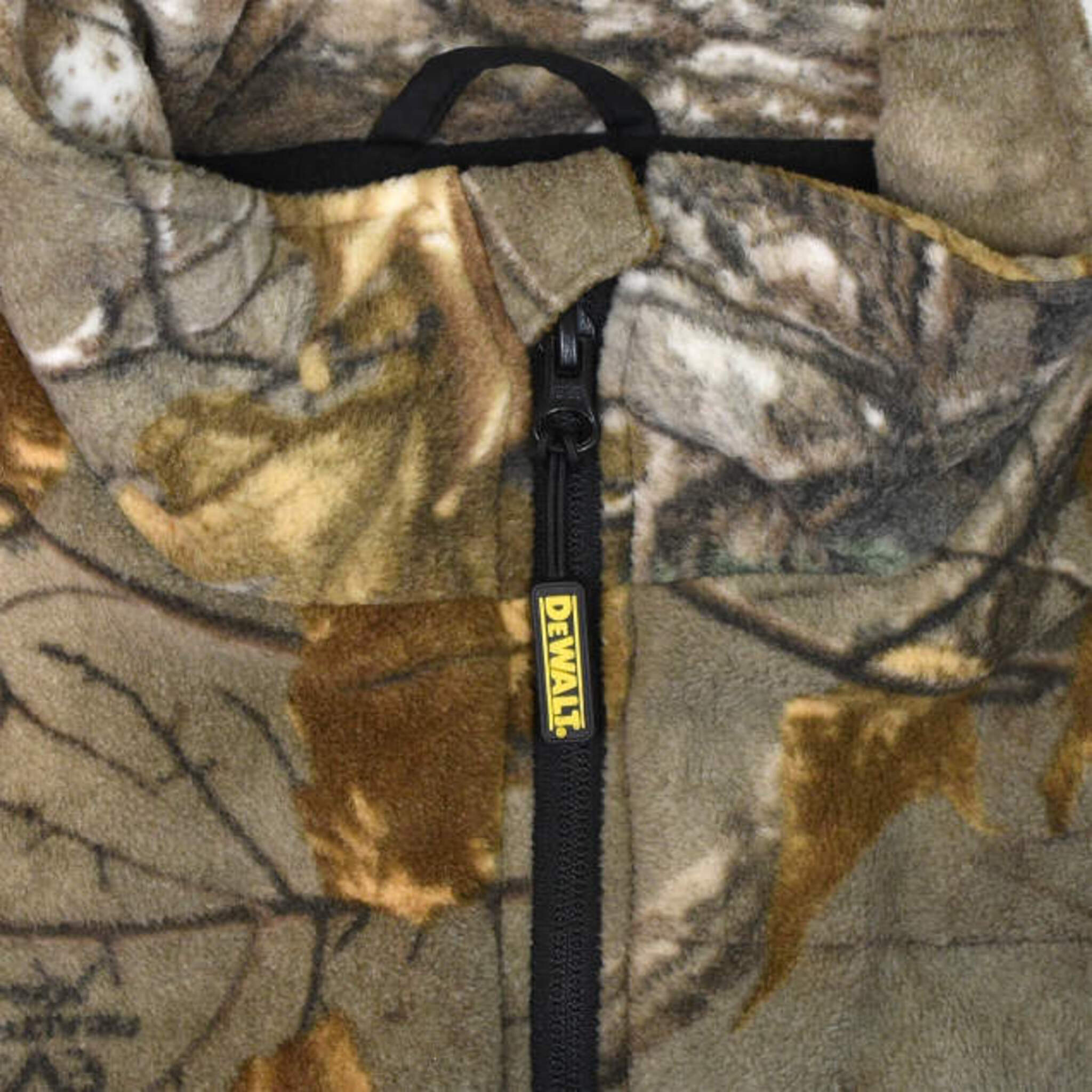 DEWALT Realtree Xtra Men's Camouflage Heated Fleece Vest with Battery - Lightweight Hunting Jacket, 3 Heat Settings & USB Charging, Wind Resistant for Outdoor Activities (Sizes S-3XL) | Perfect for Hunting, Camping & Winter Sports