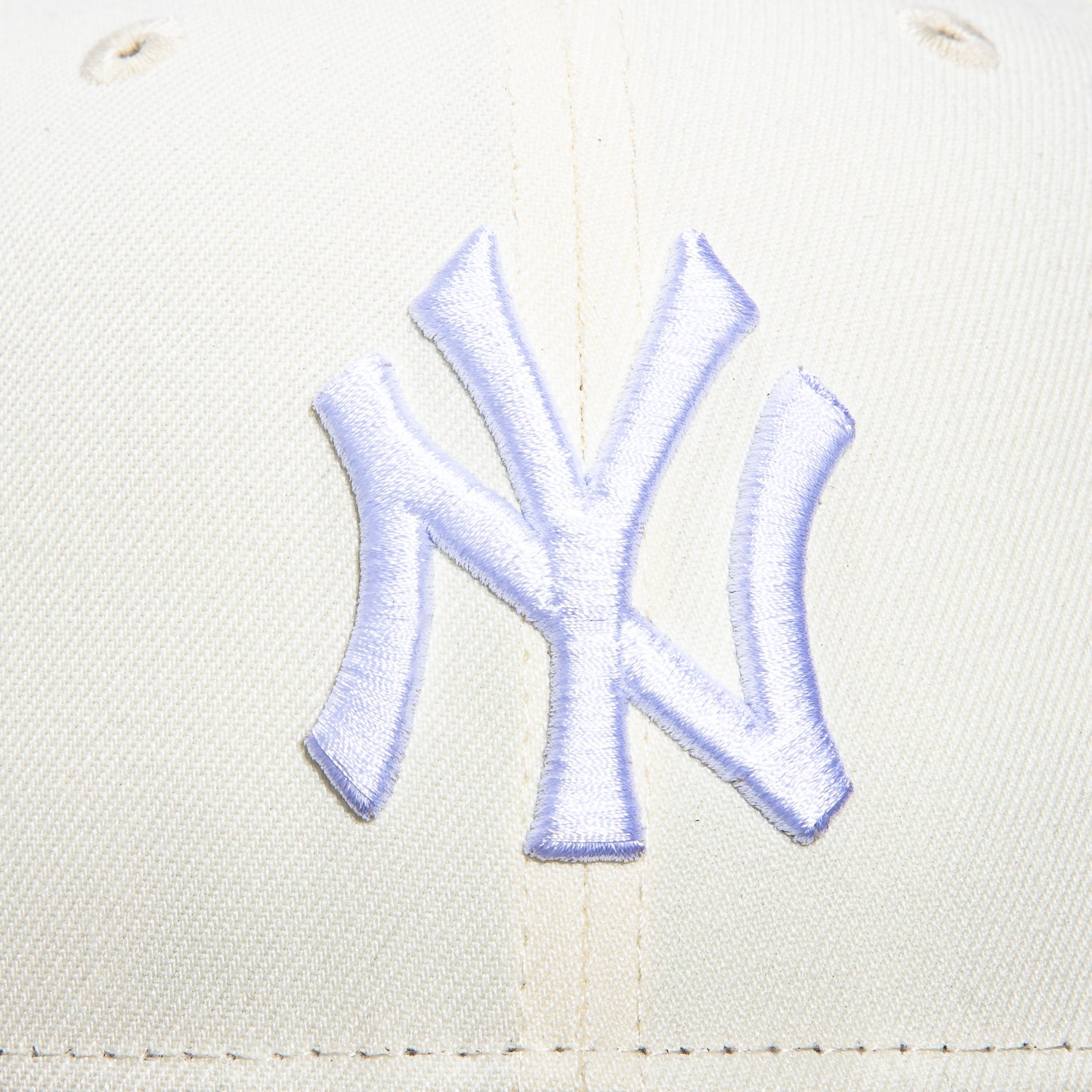 New Era 9Fifty New York Yankees Snapback Hat - White & Black Adjustable Baseball Cap for Men & Women - Perfect for Baseball Games, Streetwear & Casual Outfits
