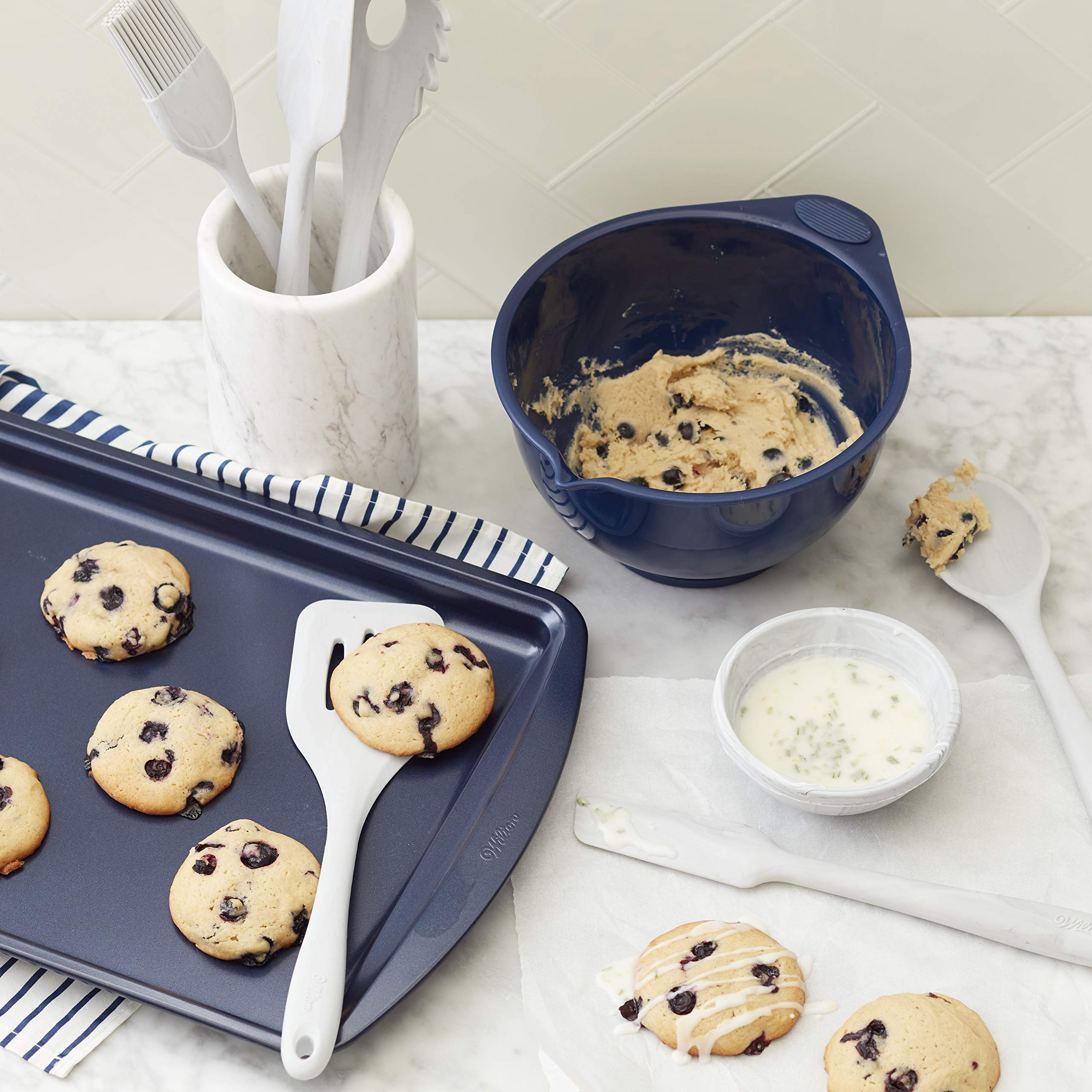 Wilton Marble Silicone Kitchen Utensils Set - 6-Piece Non-Slip Heat Resistant Cooking Tools for Baking, Mixing & Serving - Perfect for Home Chefs & Gift Giving