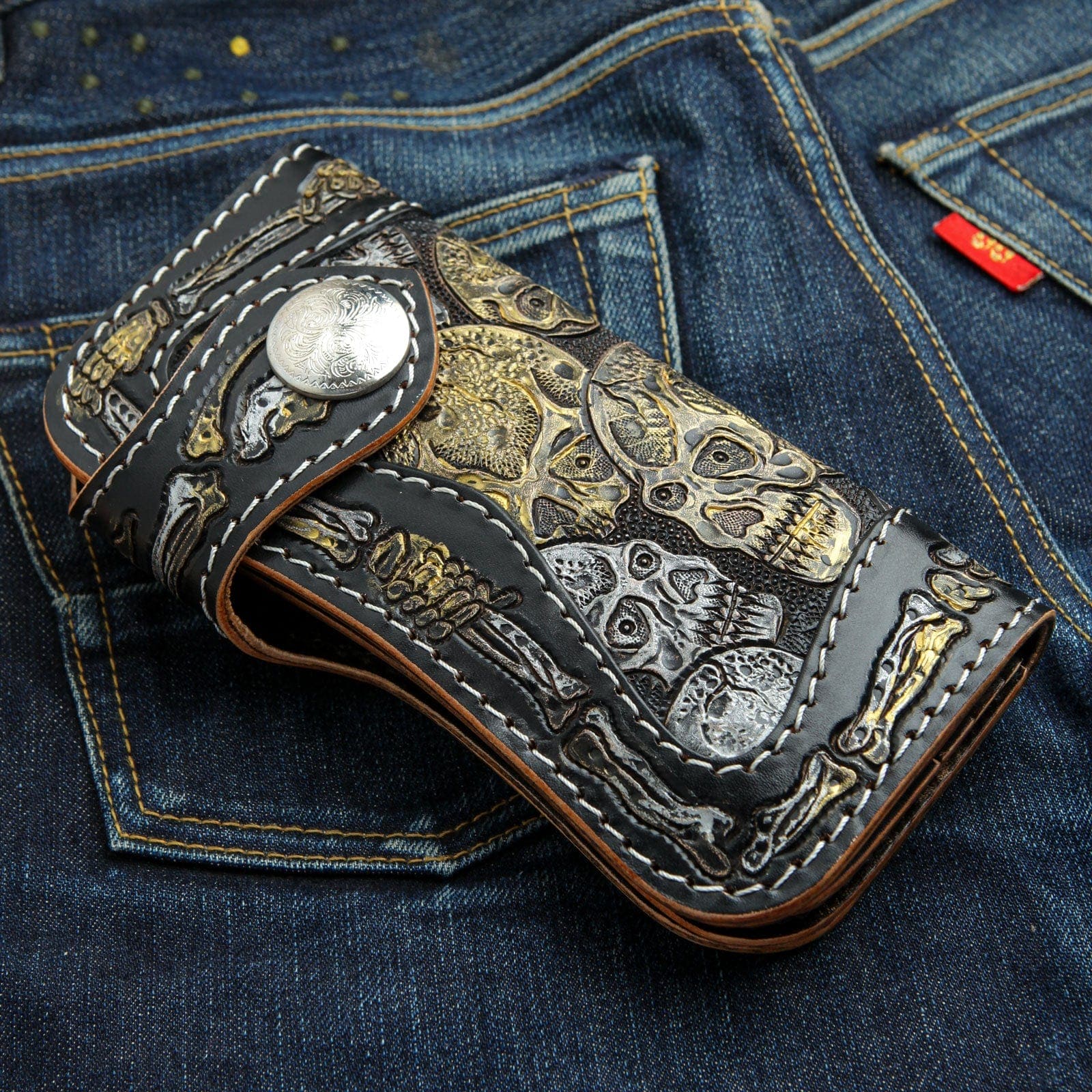 Genuine Leather Biker Wallet with Skull Design - Stylish & Durable Men's Wallet for Motorcycle Riders - Perfect for Everyday Use, Travel & Gift Giving