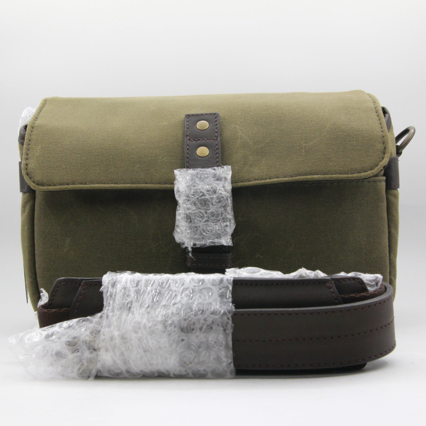 ONA Bowery Canvas Camera Bag (Olive) - Premium Vintage Style DSLR/SLR Shoulder Bag for Photographers - Perfect for Travel, Street & Wedding Photography