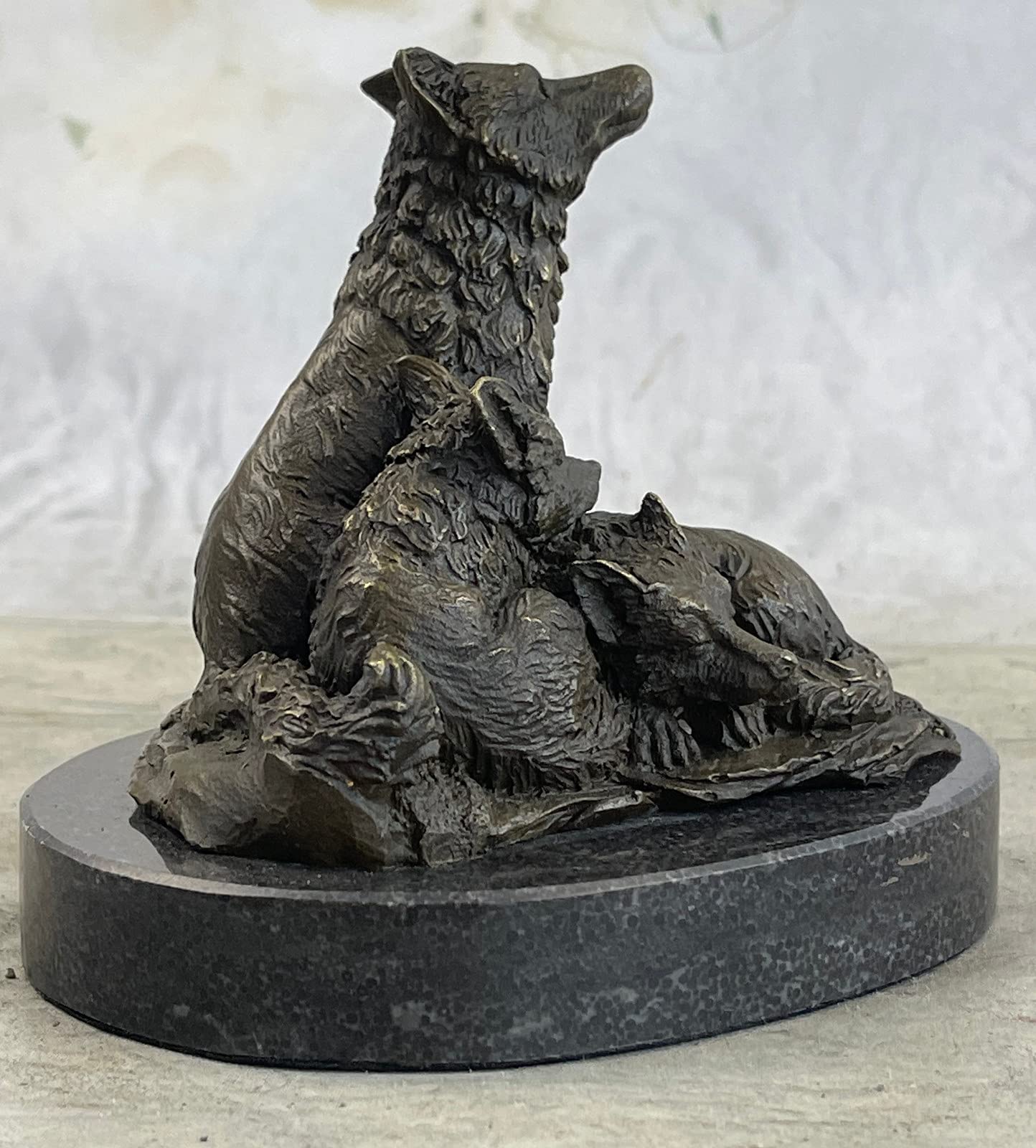 Howl of the Wild Wolf Cast Bronze Garden Statue - European Design Outdoor Decor for Patio, Yard & Garden Landscaping