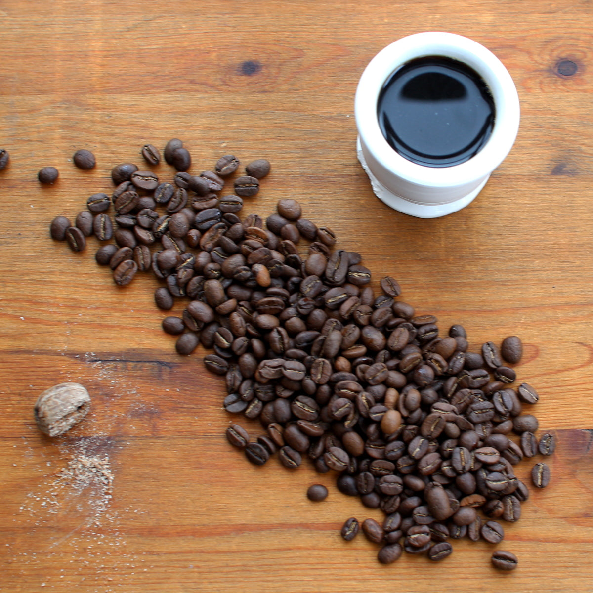 Premium Nutmeg Tavern Coffee Blend with Whole Nutmeg Spices - Rich Aromatic Ground Coffee for Cozy Mornings & Relaxing Evenings - Perfect for Home Brewing, Gifts, and Coffee Lovers