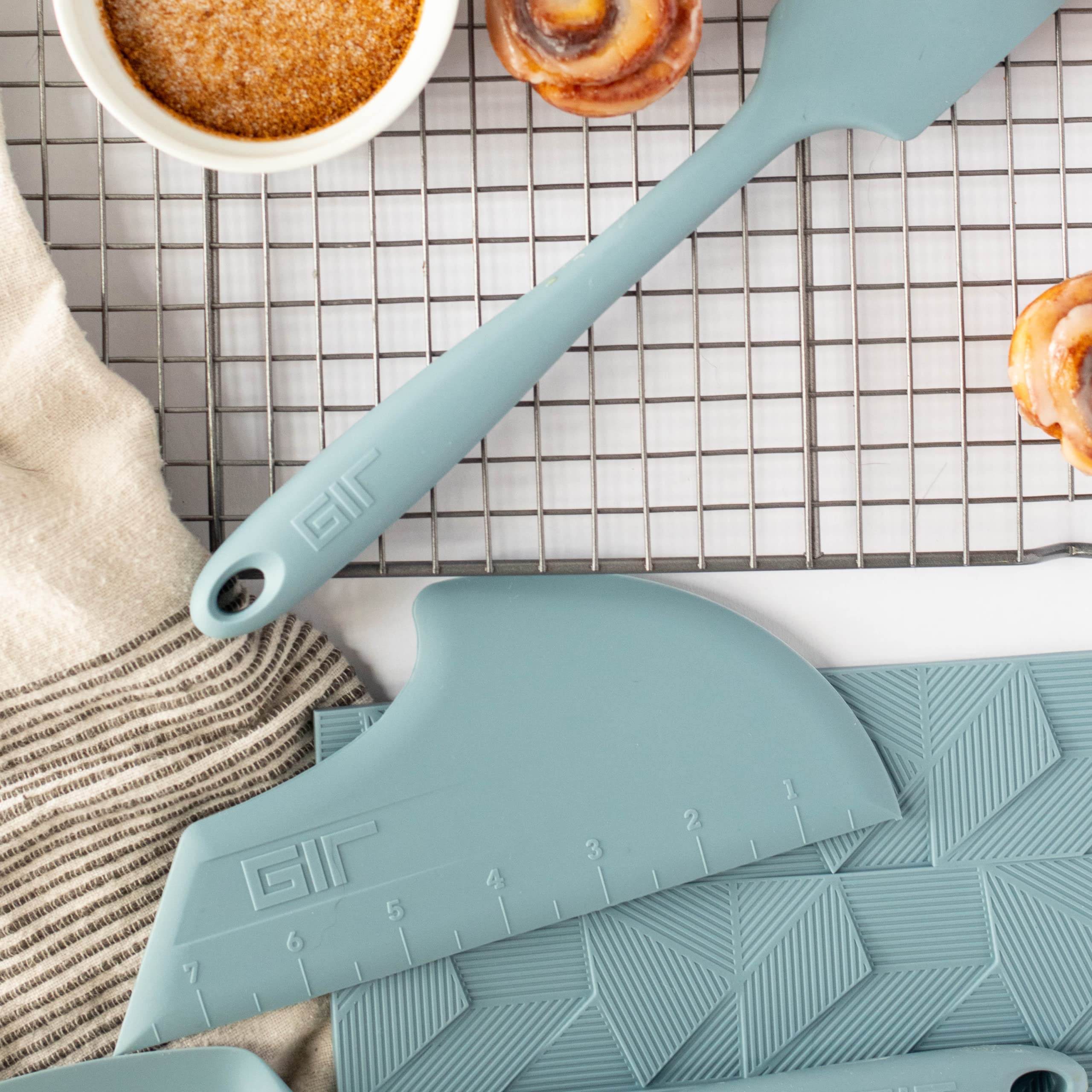 Premium Silicone Pan Scraper - Heat Resistant Kitchen Tool for Dough, Pasta, Cake & Bread - 8 Inch White Baking Scraper - Ideal for Baking, Cooking & Food Prep in Home Kitchens