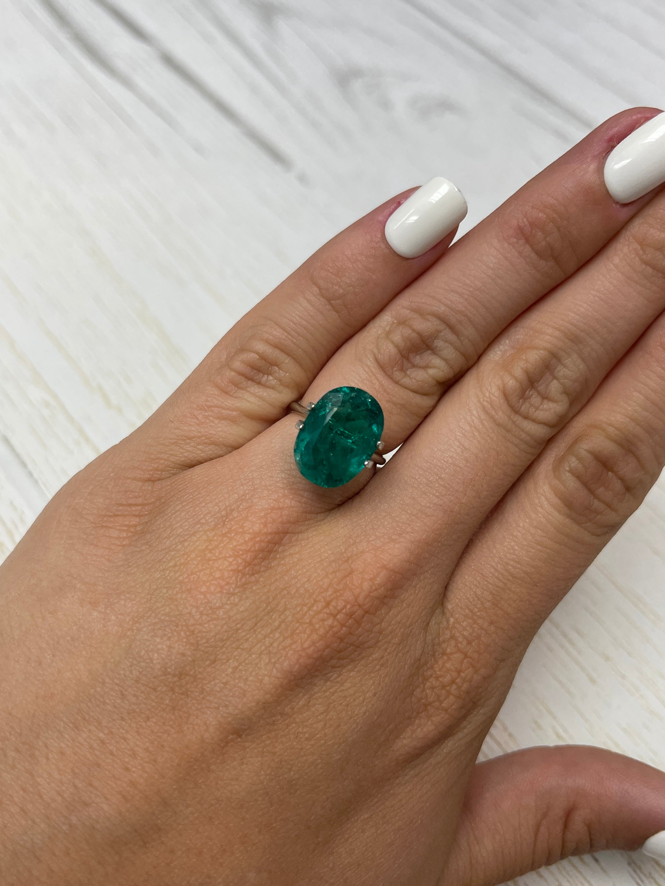 7.22 Carat 15.5x11mm Vivid Muzo Green Natural Loose Colombian Emerald Gemstone - Oval Cut for Jewelry Making, Engagement Rings & Luxury Collections