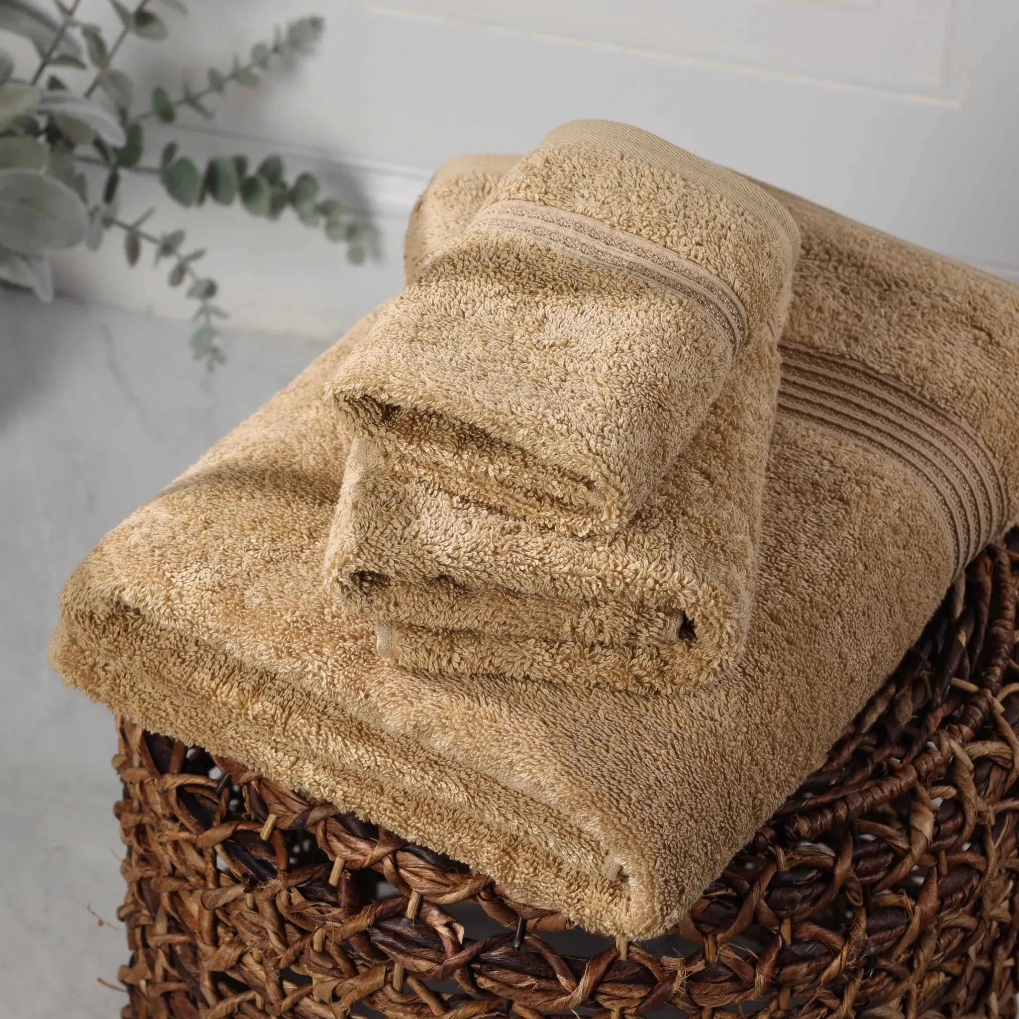 Premium Egyptian Cotton Plush 3-Piece Luxury Bath Towel Set - Ultra Absorbent & Soft for Spa, Bathroom & Beach Use