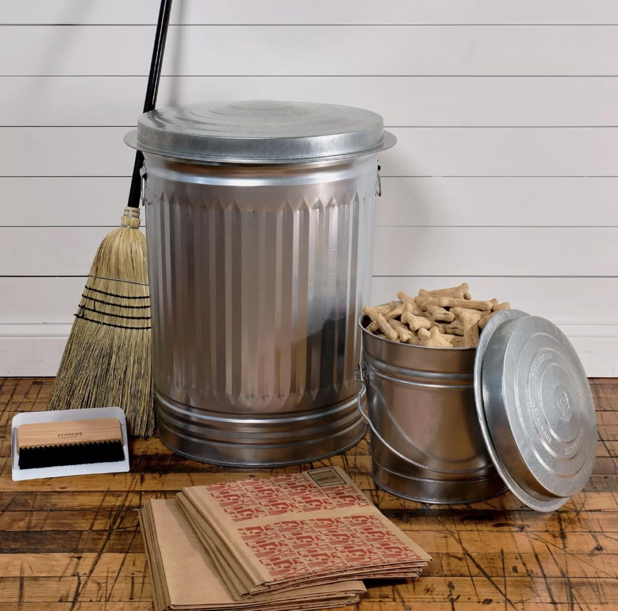 31 Gallon Galvanized Steel Round Trash Can with Lid - Heavy Duty Metal Garbage Bin for Kitchen, Office, Outdoor Use - Rustproof & Durable Household Waste Container (Grey)