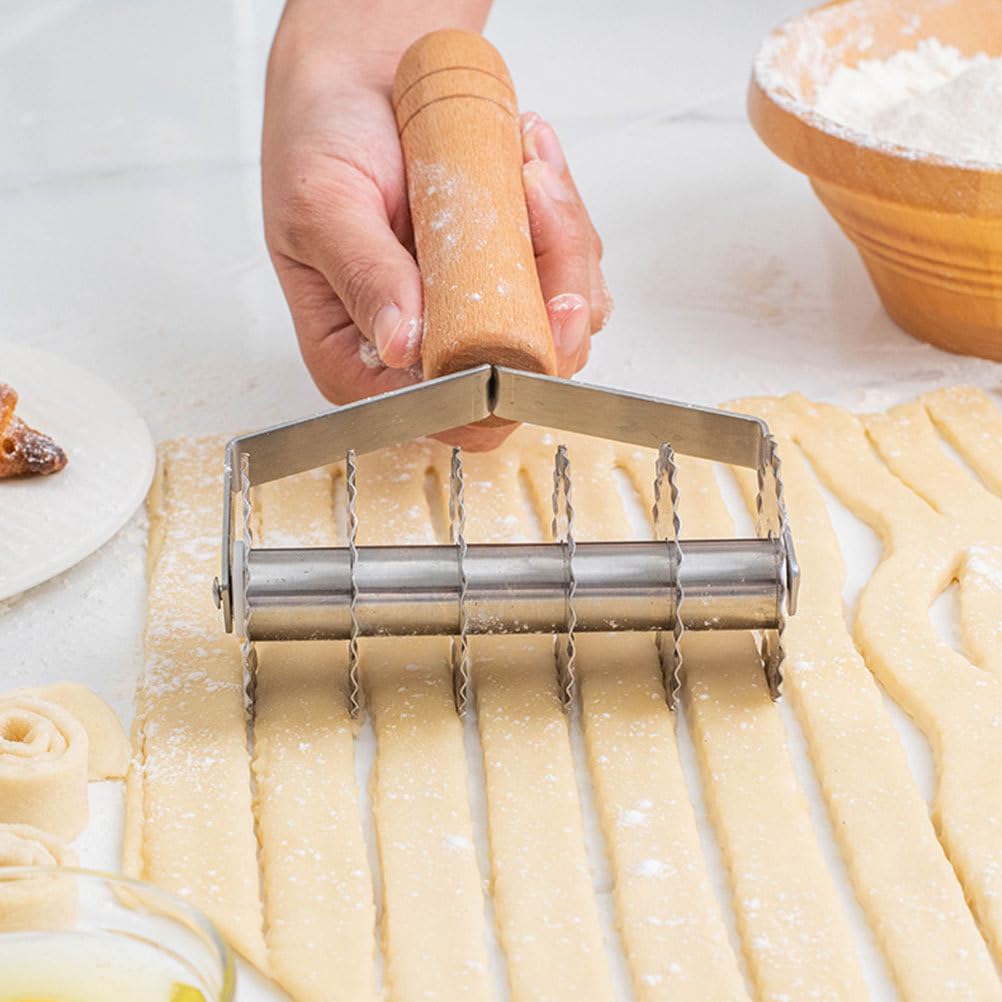 Hemoton Stainless Steel Lattice Cutter - Dough Roller for Baking Cookies, Pies, Pizza & Pastry with Wooden Handle | Perfect for Homemade Desserts, Holiday Baking & Professional Kitchen Use