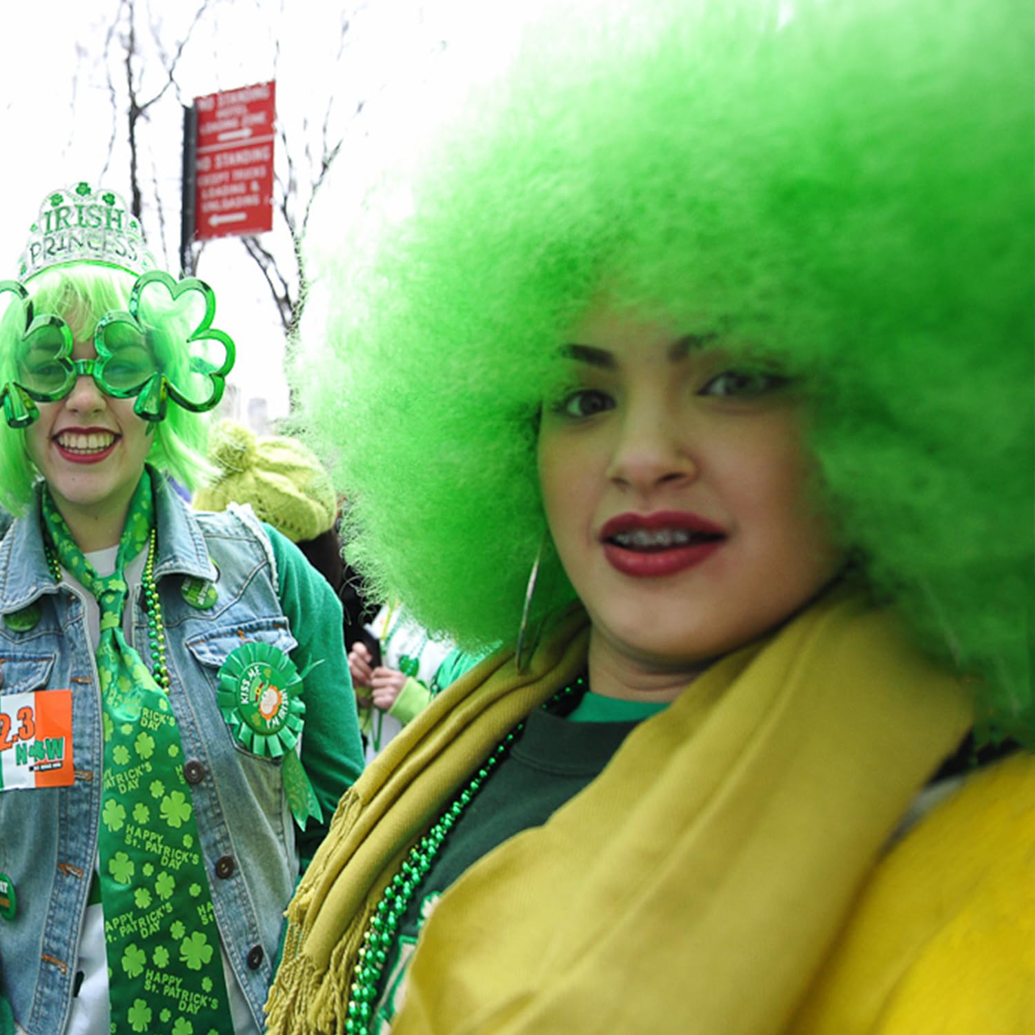 70s Afro Green Wigs for Women - Glueless Heat Resistant Short Kinky Curly Wigs - Perfect for St. Patrick's Day Parties, Cosplay, Disco & Costume Events - Fun Bouncy Wear-and-Go Wig for Halloween & Themed Parties