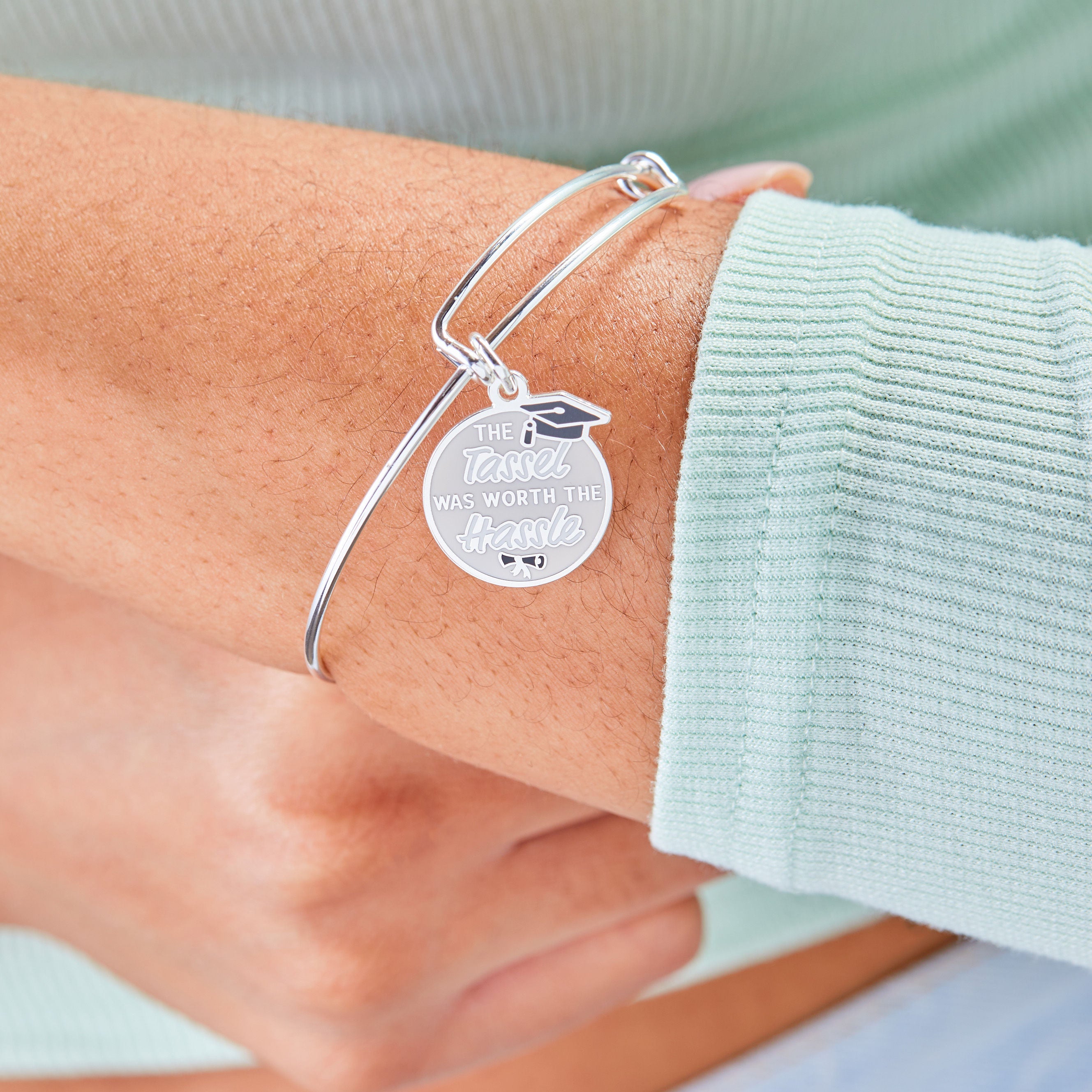 Graduation Charm Bangle with Inspirational Tassel - Perfect Gift for Graduates, Students & Achievers - Ideal for Commencement Ceremonies & Academic Celebrations