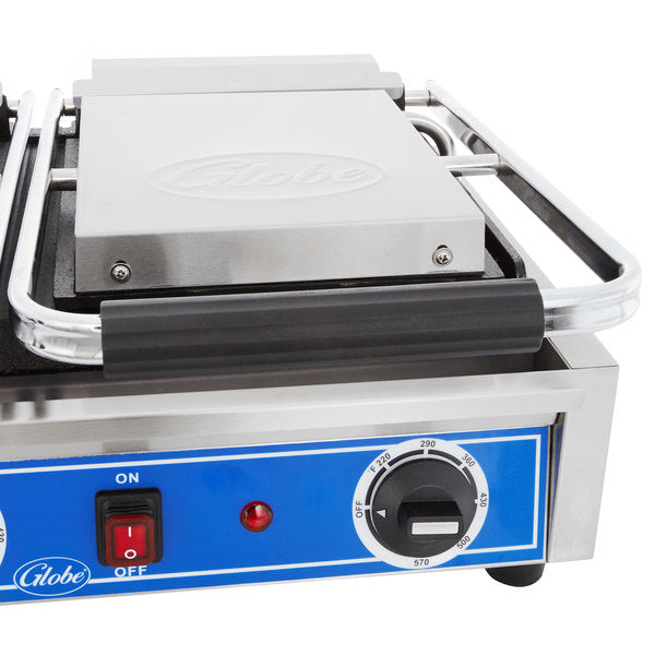 Globe GSGDUE10 Bistro Series Double Sandwich Grill - 20 x 10 Inch Non-Stick Smooth Plates, 3200W Commercial Electric Griddle (208/240V) - Perfect for Restaurants, Diners & Food Trucks - Grill Paninis, Burgers & Breakfast Foods