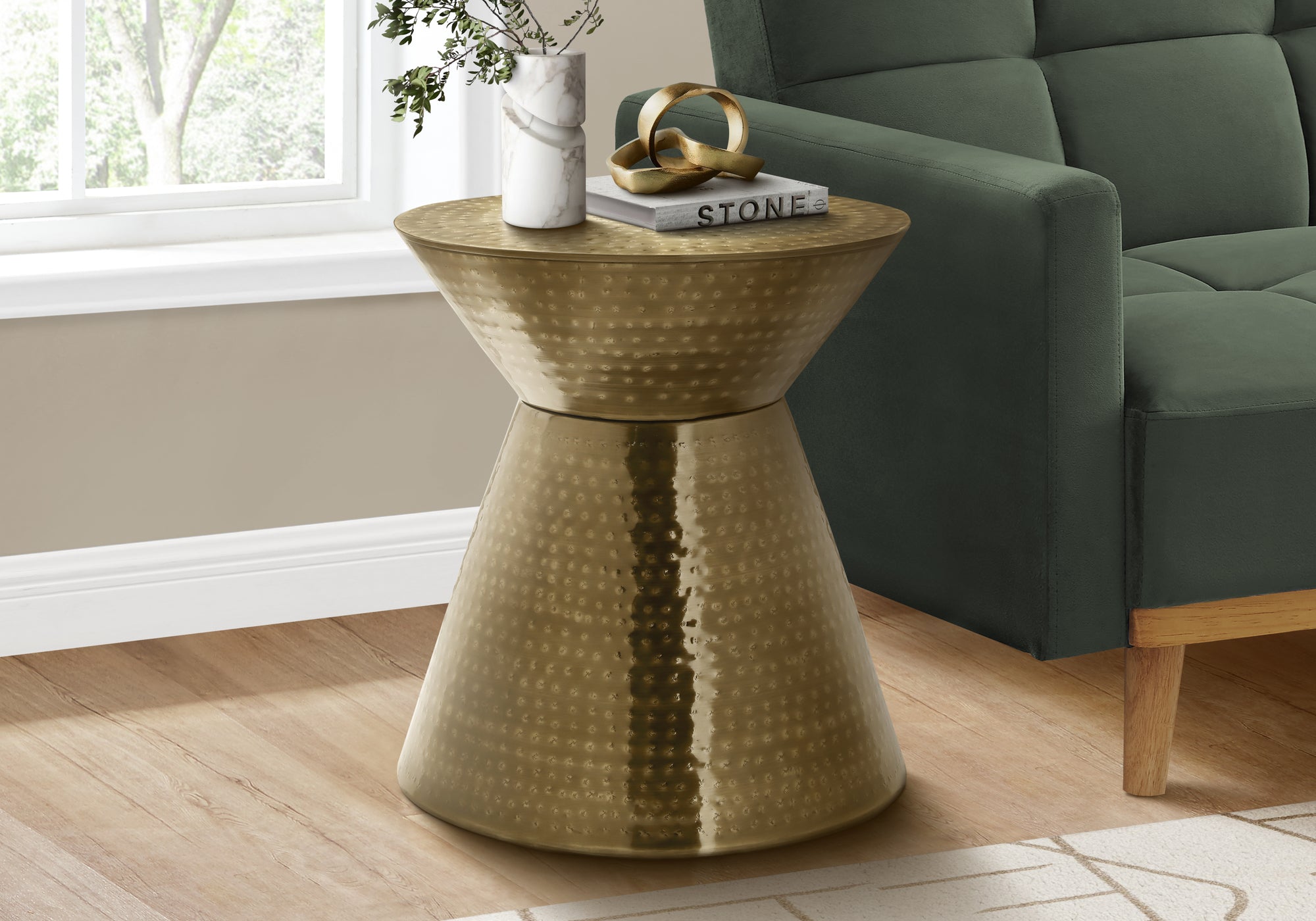 Modern Gold Metal Accent Table - Stylish End Table for Living Room, Bedroom or Office - Perfect for Home Decor, Coffee Table Display & Small Space Furniture