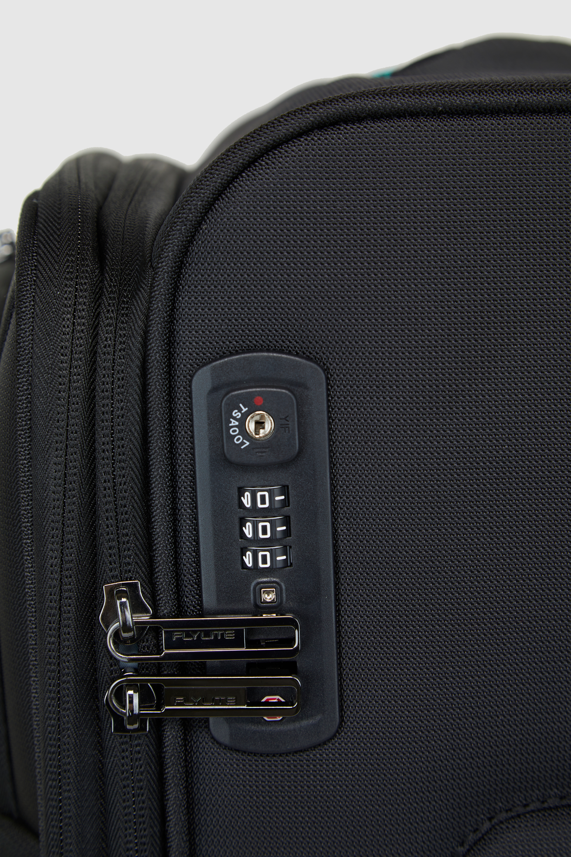 Spin Air 4 83cm Lightweight Expandable Luggage Suitcase with 360° Spinner Wheels - Perfect for International Travel & Business Trips