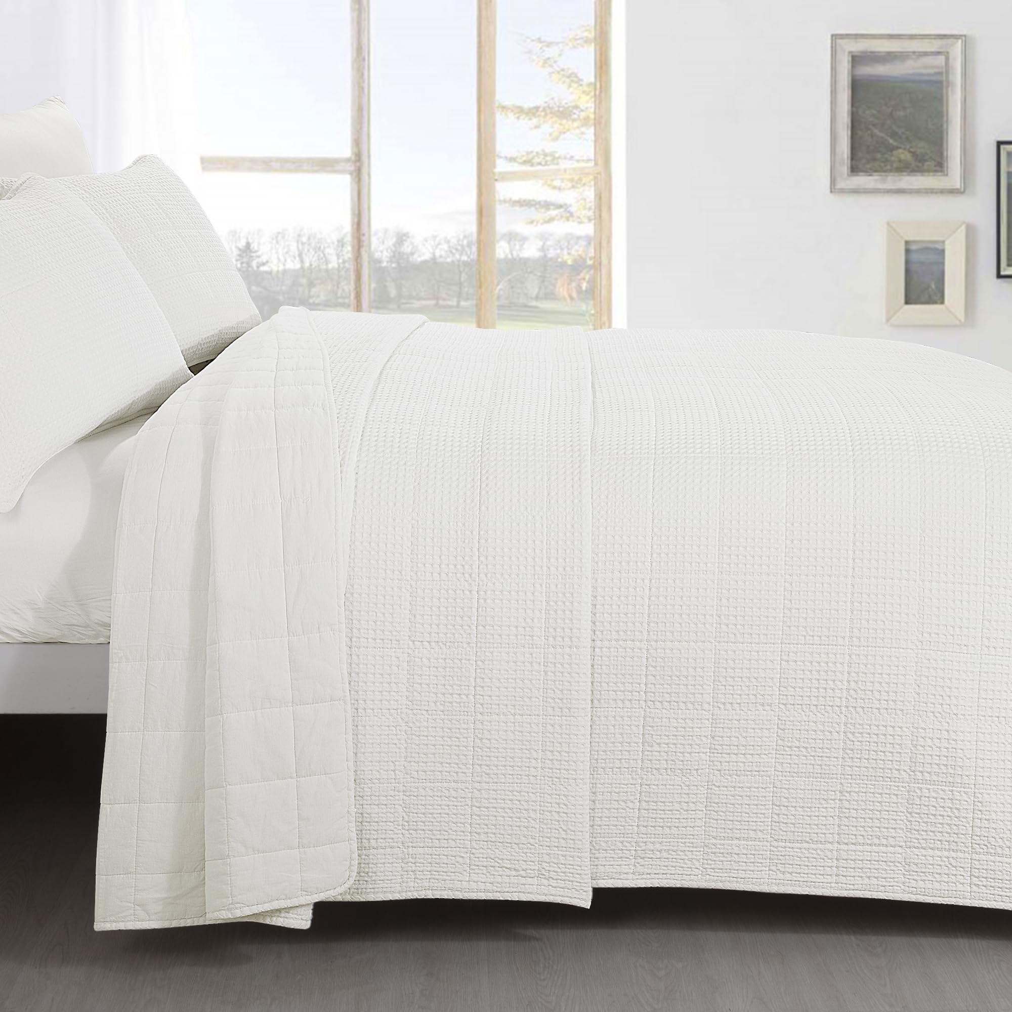HOMBYS Oversized King Bedspreads 120x128 Inches, 100% Cotton Waffle Weave Quilt Set - Extra Large Coverlet Set in White, Lightweight Bedding for Big Beds (1 Quilt + 2 Pillow Shams) - Perfect for Master Bedrooms, Guest Rooms & Cozy Home Decor