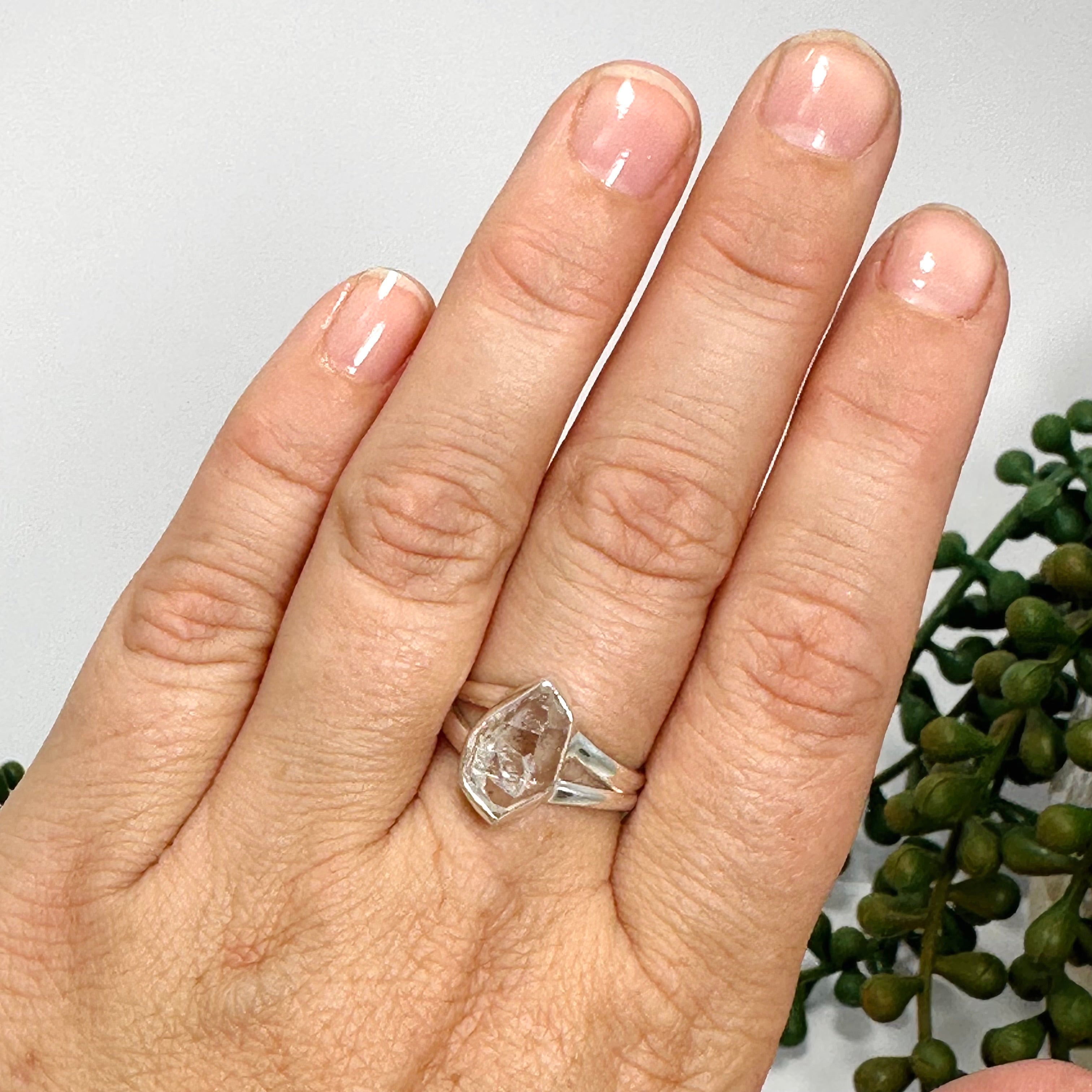 Diamond Quartz Raw Split Band Ring for Women - Size 7.5 (PRGJ781) - Perfect for Weddings, Anniversaries & Everyday Elegance