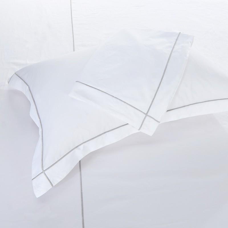 Prestigio™ Silver Check Embroidery Fitted Sheet Set - Luxury Hotel Quality Bedding for Master Bedroom & Guest Room - Wrinkle Resistant Deep Pocket Sheets for Queen/King Size Beds