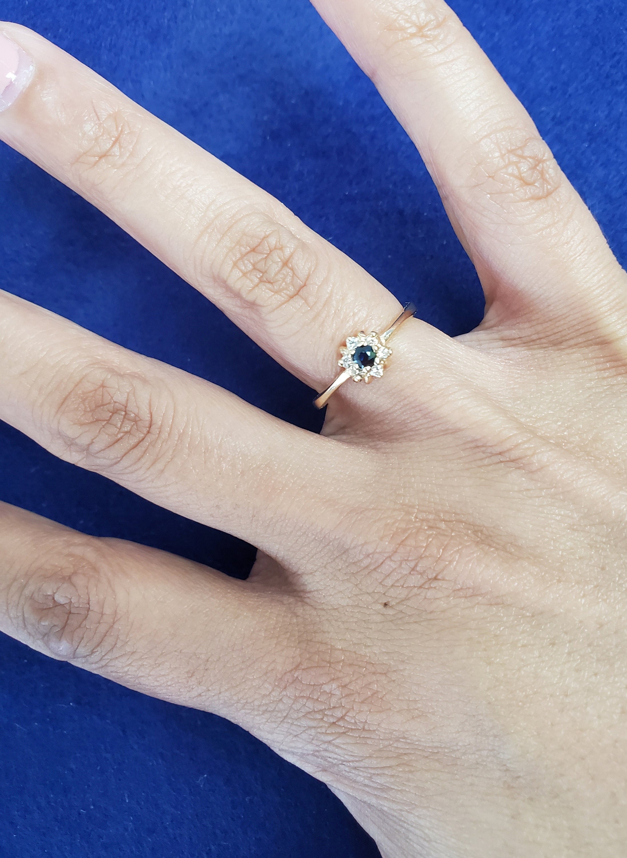 14K Yellow Gold Flower Shaped Sapphire or Ruby Ring - Elegant Jewelry for Weddings, Anniversaries & Special Occasions