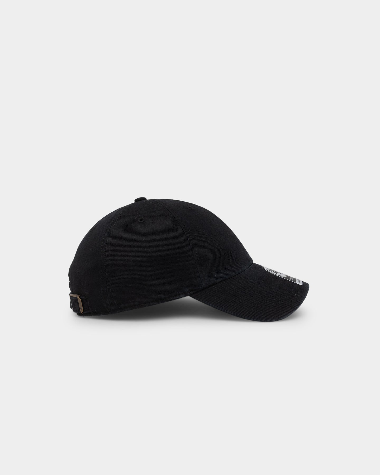 47 Brand Flat 47 Clean Up Strapback Black Hat - Adjustable Snapback Cap for Men & Women - Perfect for Casual Wear, Street Style & Outdoor Activities