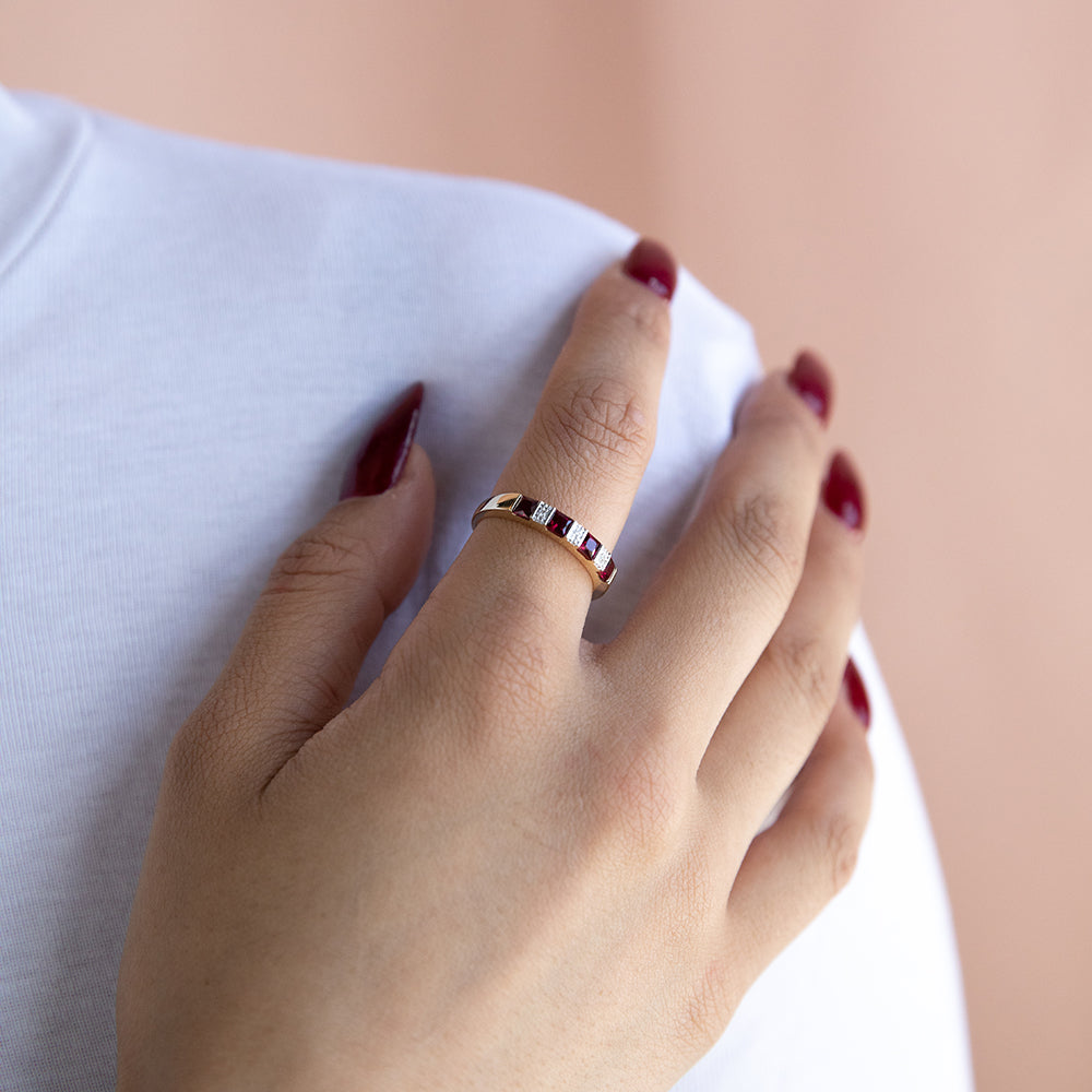 9ct Yellow Gold 4 Created Ruby Diamond Ring for Women - Elegant Vintage Style Engagement & Wedding Jewelry Gift - Perfect for Anniversary, Proposal & Special Occasions