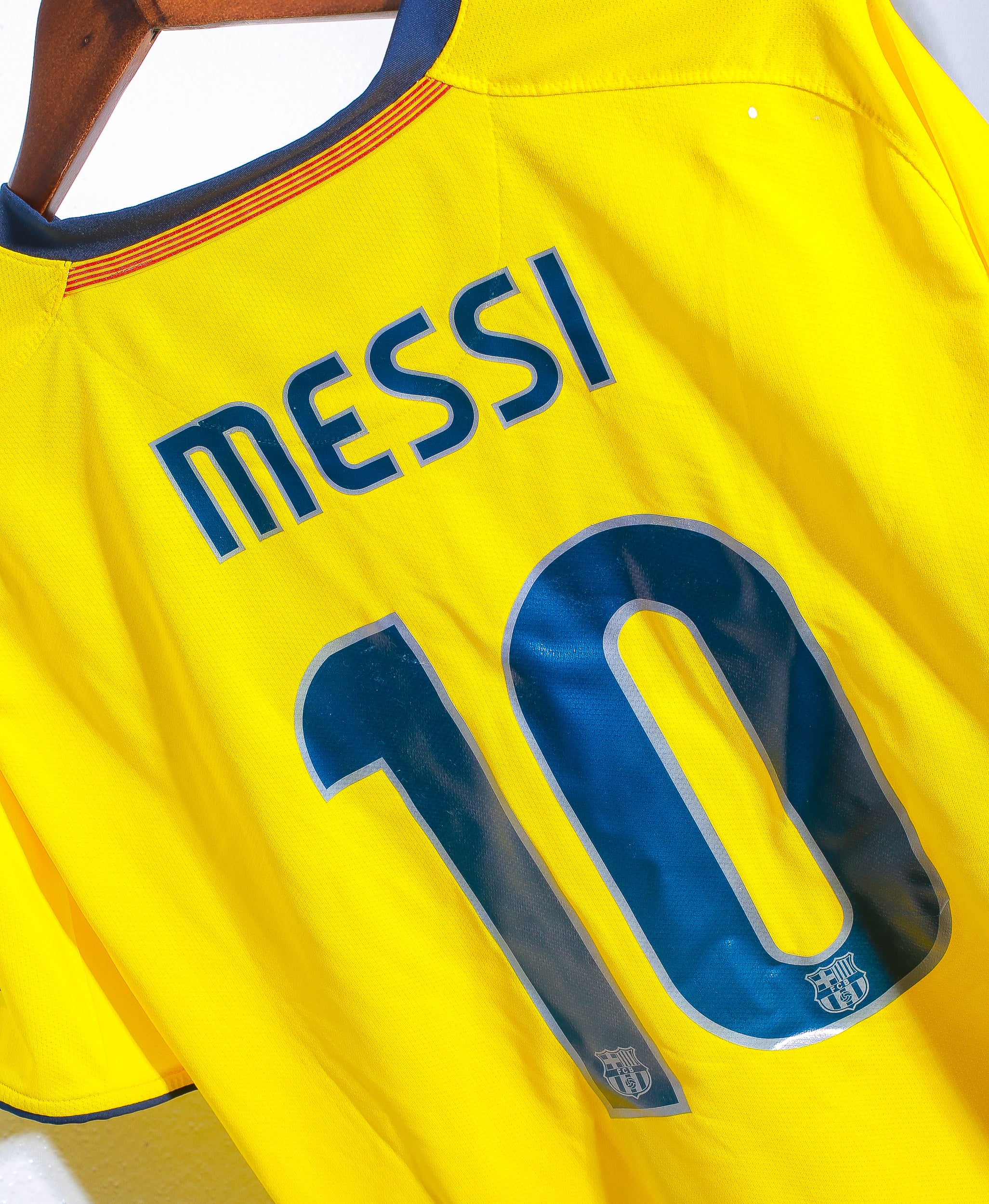 Authentic 2008-2009 FC Barcelona Away Jersey #10 Lionel Messi (Size L) - Perfect for Soccer Games, Fan Collections & Sports Memorabilia